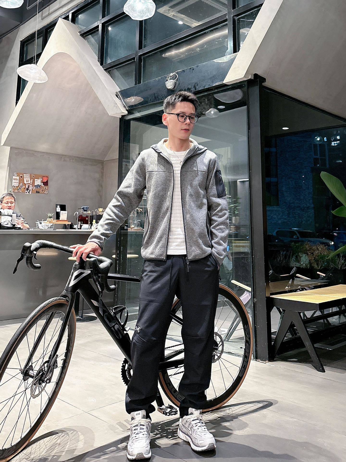 2025秋冬款ARC'TERYX始祖鸟 GAMMA LT 男子 鸟家户外运动休闲冲锋裤专业研发的科技导湿