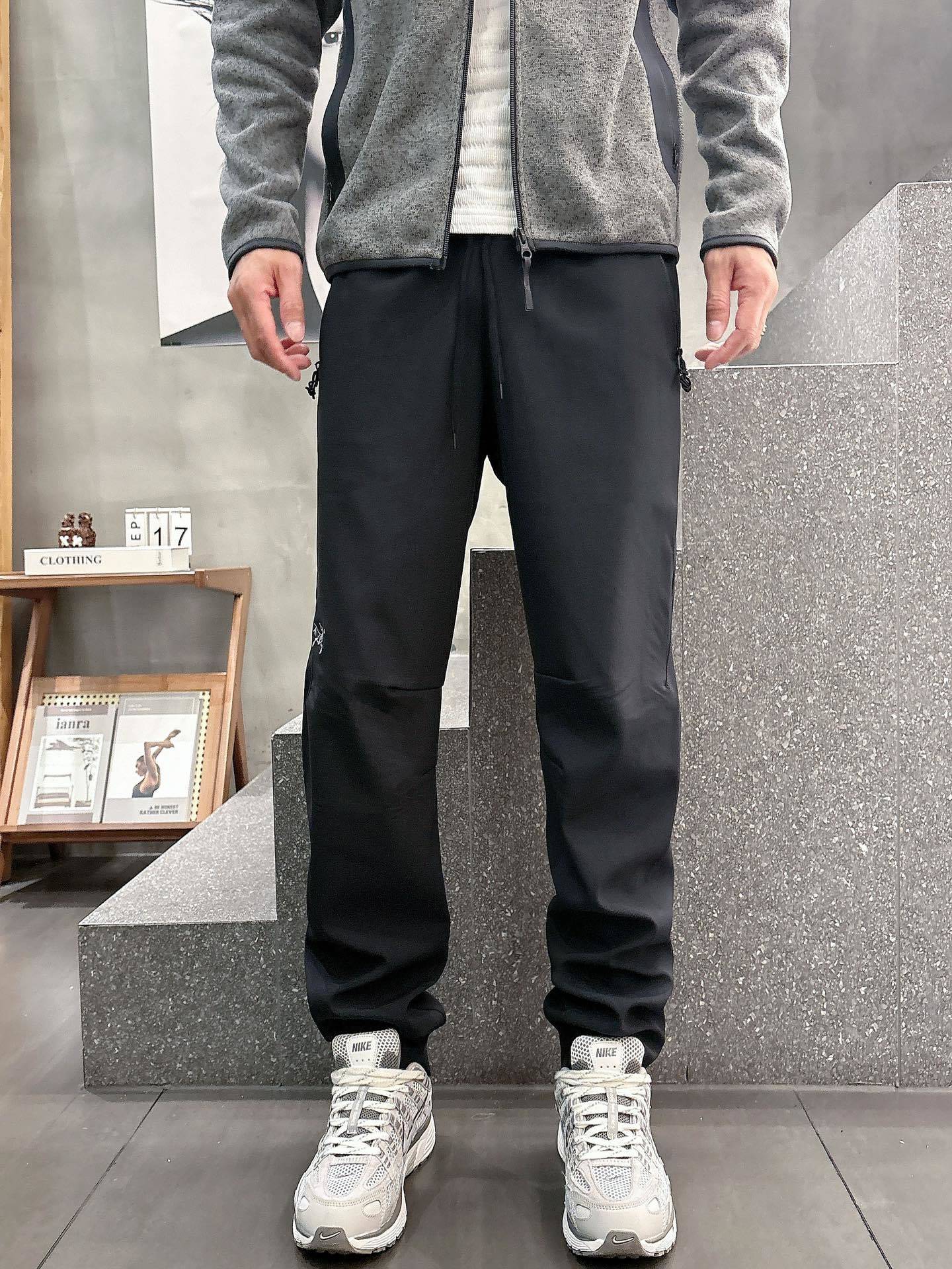 2025秋冬款ARC'TERYX始祖鸟 GAMMA LT 男子 鸟家户外运动休闲冲锋裤专业研发的科技导湿