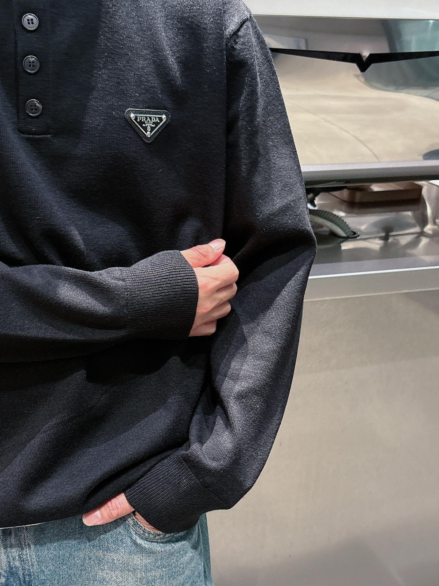 普家新款毛衣，上身宽松纱线采用细针织法，上身舒适，不挑身材 男女同款，秋冬毛衣，是今年最好看的情侣装，秋