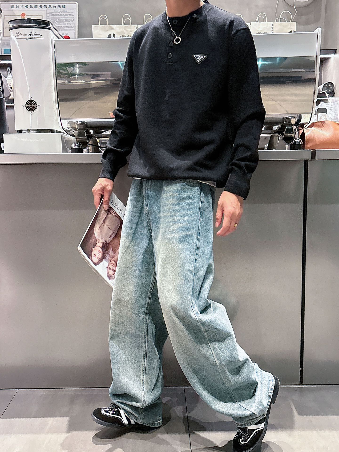 普家新款毛衣，上身宽松纱线采用细针织法，上身舒适，不挑身材 男女同款，秋冬毛衣，是今年最好看的情侣装，秋