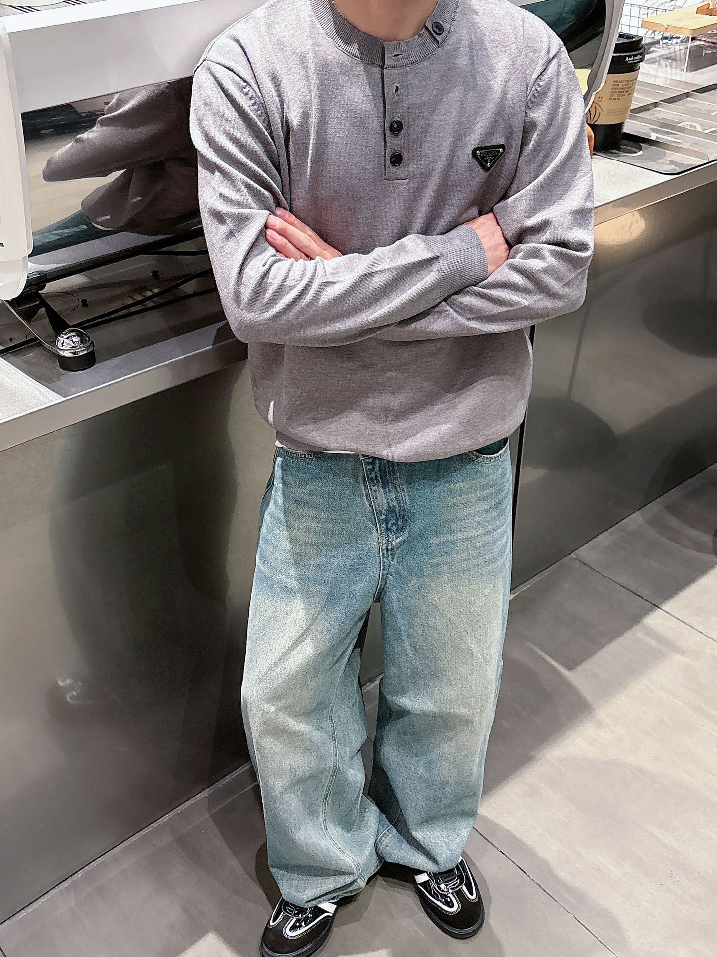 普家新款毛衣，上身宽松纱线采用细针织法，上身舒适，不挑身材 男女同款，秋冬毛衣，是今年最好看的情侣装，秋