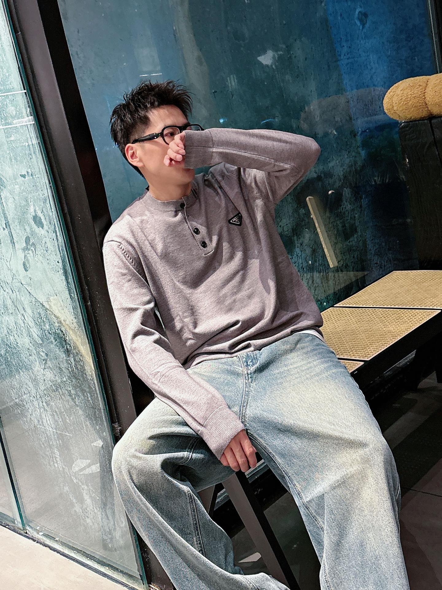 普家新款毛衣，上身宽松纱线采用细针织法，上身舒适，不挑身材 男女同款，秋冬毛衣，是今年最好看的情侣装，秋