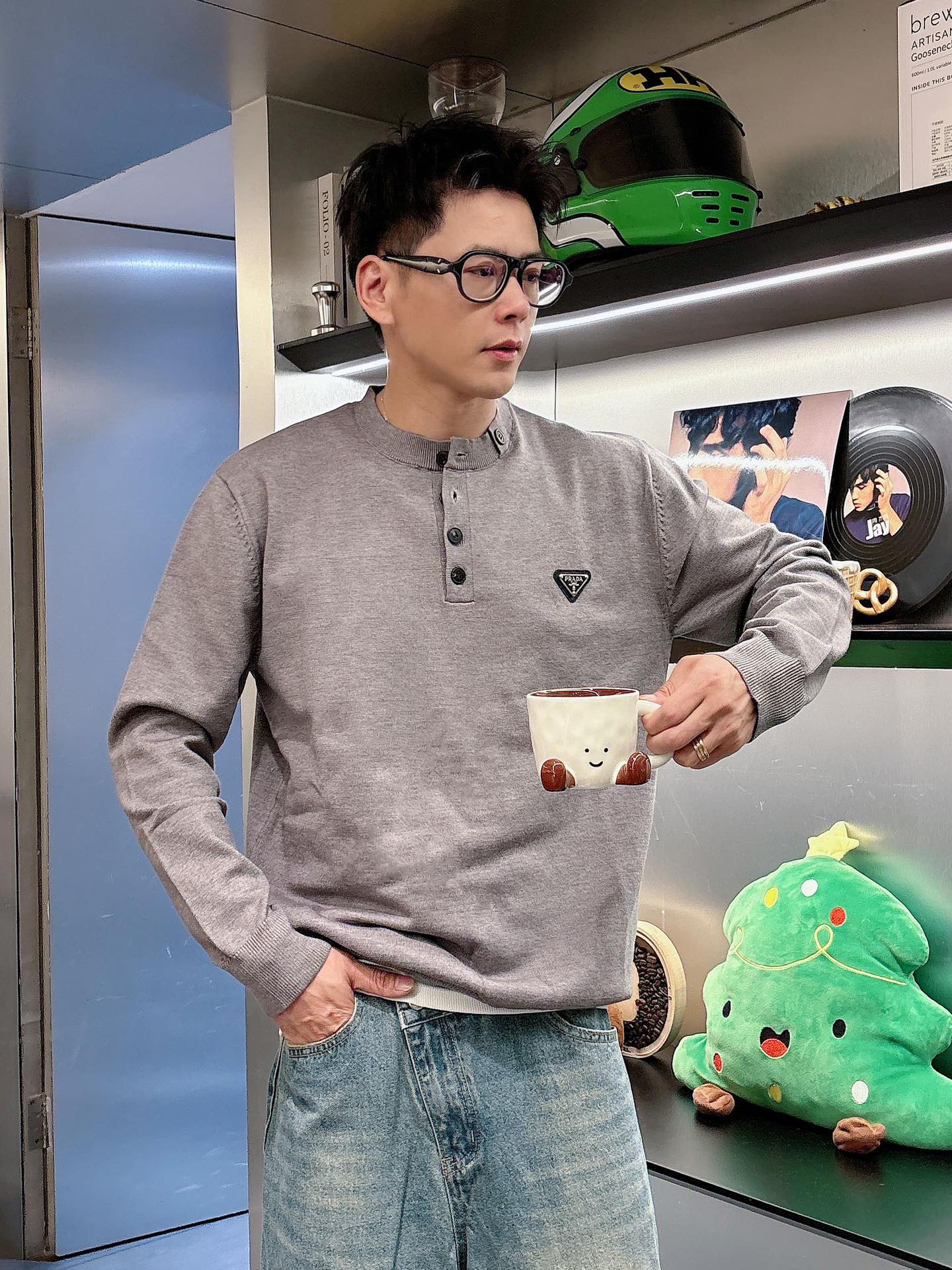 普家新款毛衣，上身宽松纱线采用细针织法，上身舒适，不挑身材 男女同款，秋冬毛衣，是今年最好看的情侣装，秋