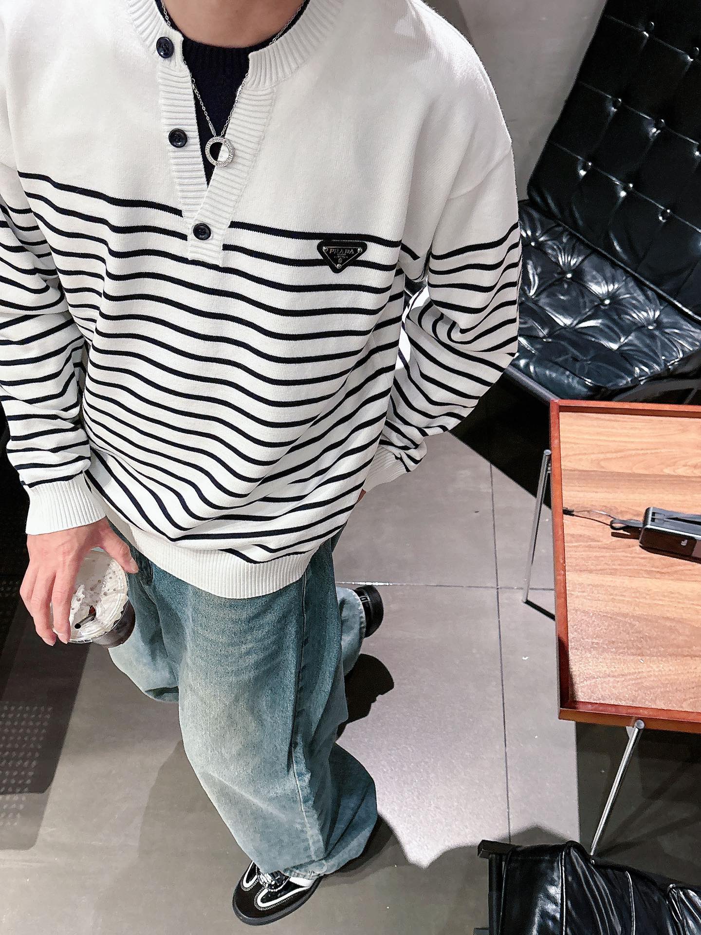 NO:540345,Pujia's new sweater, loose yarn on the upper body is made of fine knitting, comfortable on the upper body, and does not pick on the figure. The same style as men and women, autumn and winter sweaters are the best couple outfits this year. They are versatile and versatile in autumn and winter. They are fashionable and fashionable. Dears, please have it!  Size S-2XL, prada, sweaters, alexander wang19860909普家新款毛衣,上身宽松纱线采用细针织法,上身舒适,不挑身材 男女同款,秋冬毛衣,是今年最好看的情侣装,秋冬必备百搭不出错,洋气又时髦,亲爱的们值得拥有！ 尺码S-2XL,,prada,sweaters,alexander wang,Men's clothing