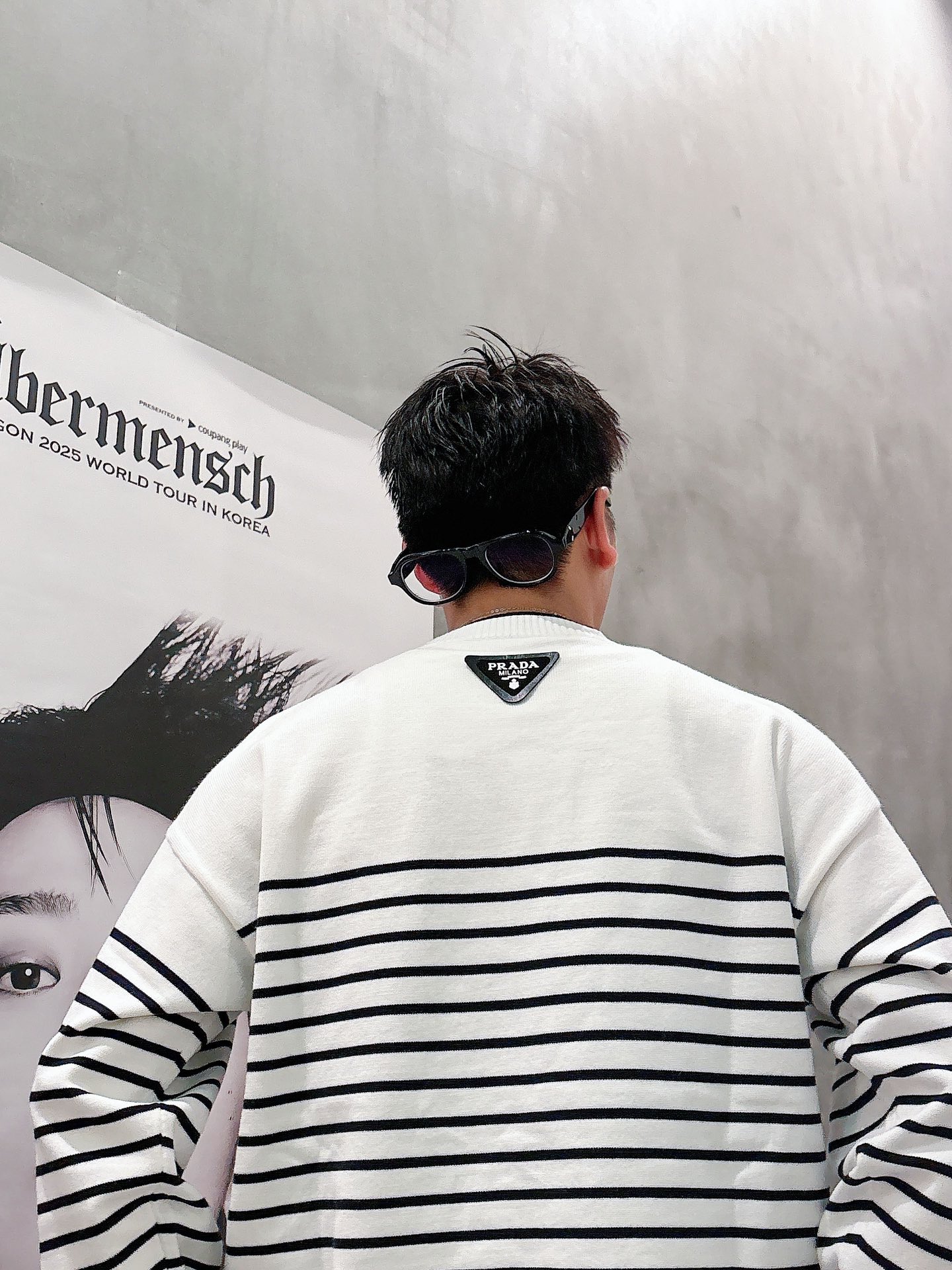 普家新款毛衣，上身宽松纱线采用细针织法，上身舒适，不挑身材 男女同款，秋冬毛衣，是今年最好看的情侣装，秋