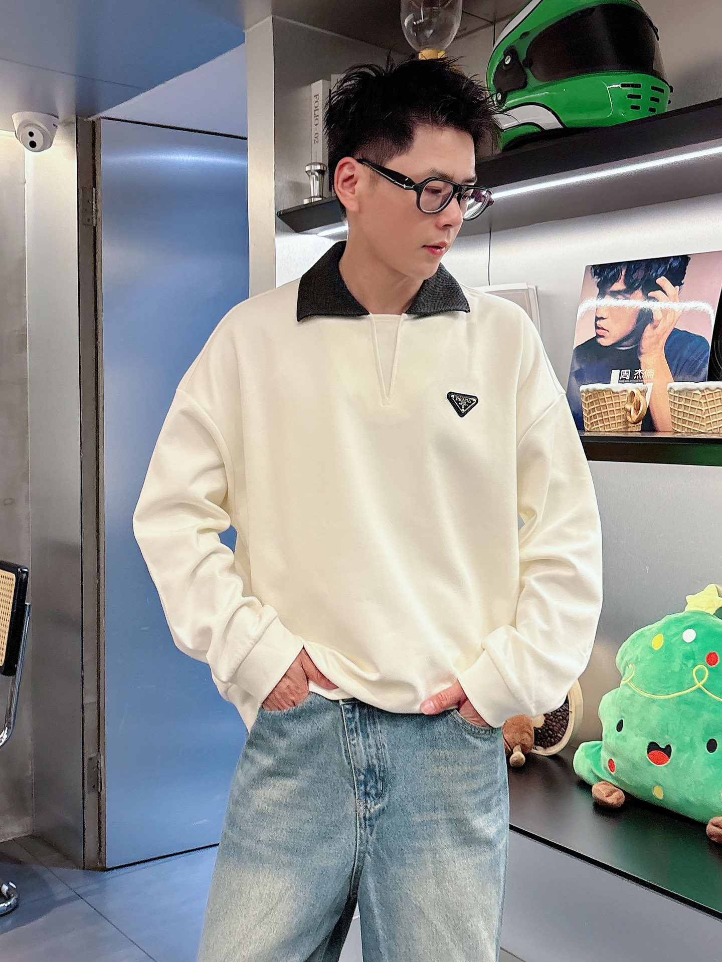 普家新款秋冬打底卫衣，街头与户外的碰撞～～大家都知道这款卫衣采进口面料制成．经典普家三角标，，看得到的立