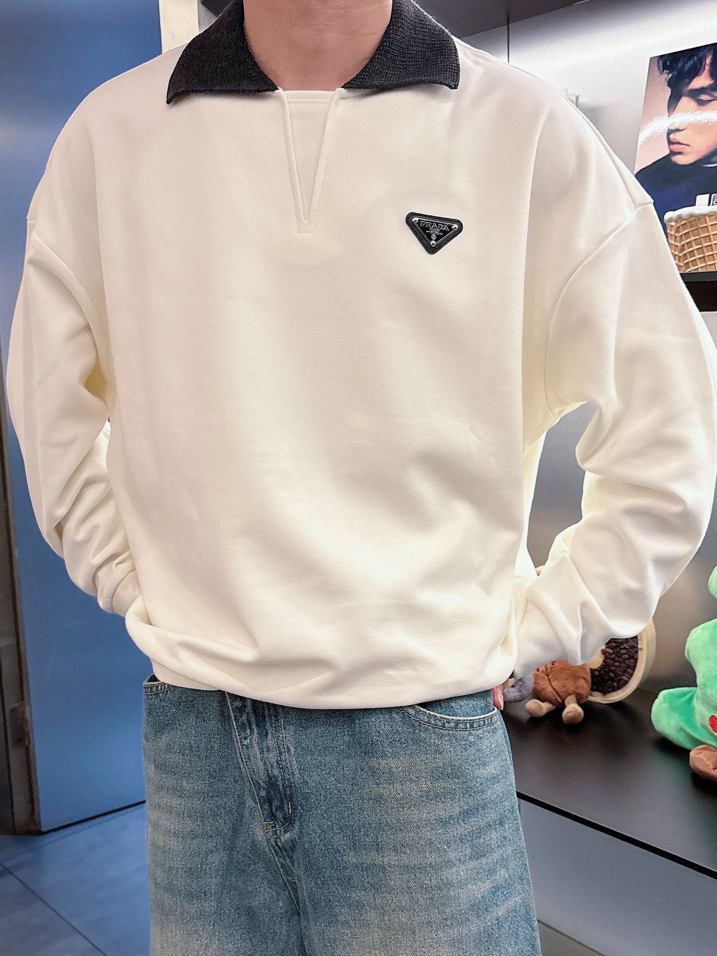 普家新款秋冬打底卫衣，街头与户外的碰撞～～大家都知道这款卫衣采进口面料制成．经典普家三角标，，看得到的立