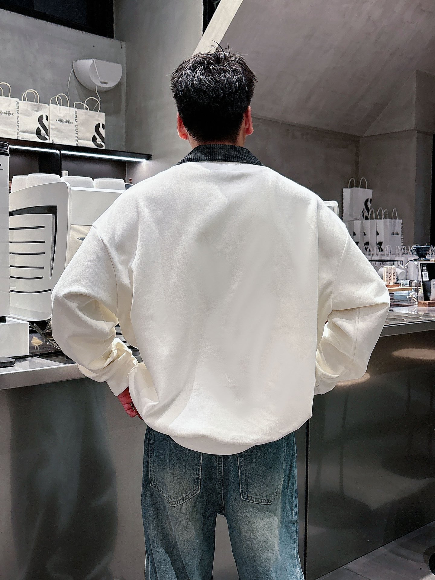 普家新款秋冬打底卫衣，街头与户外的碰撞～～大家都知道这款卫衣采进口面料制成．经典普家三角标，，看得到的立