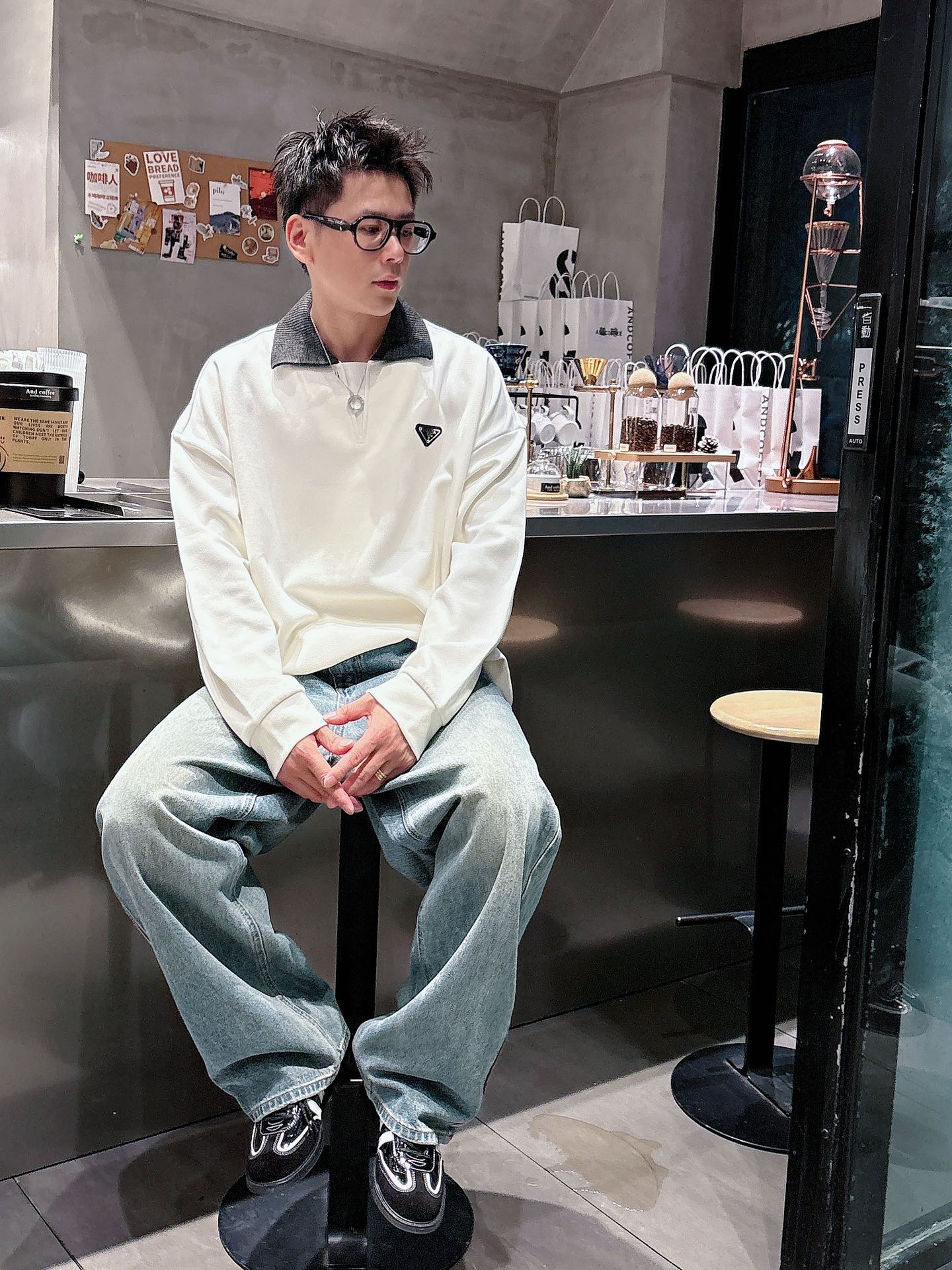 普家新款秋冬打底卫衣，街头与户外的碰撞～～大家都知道这款卫衣采进口面料制成．经典普家三角标，，看得到的立