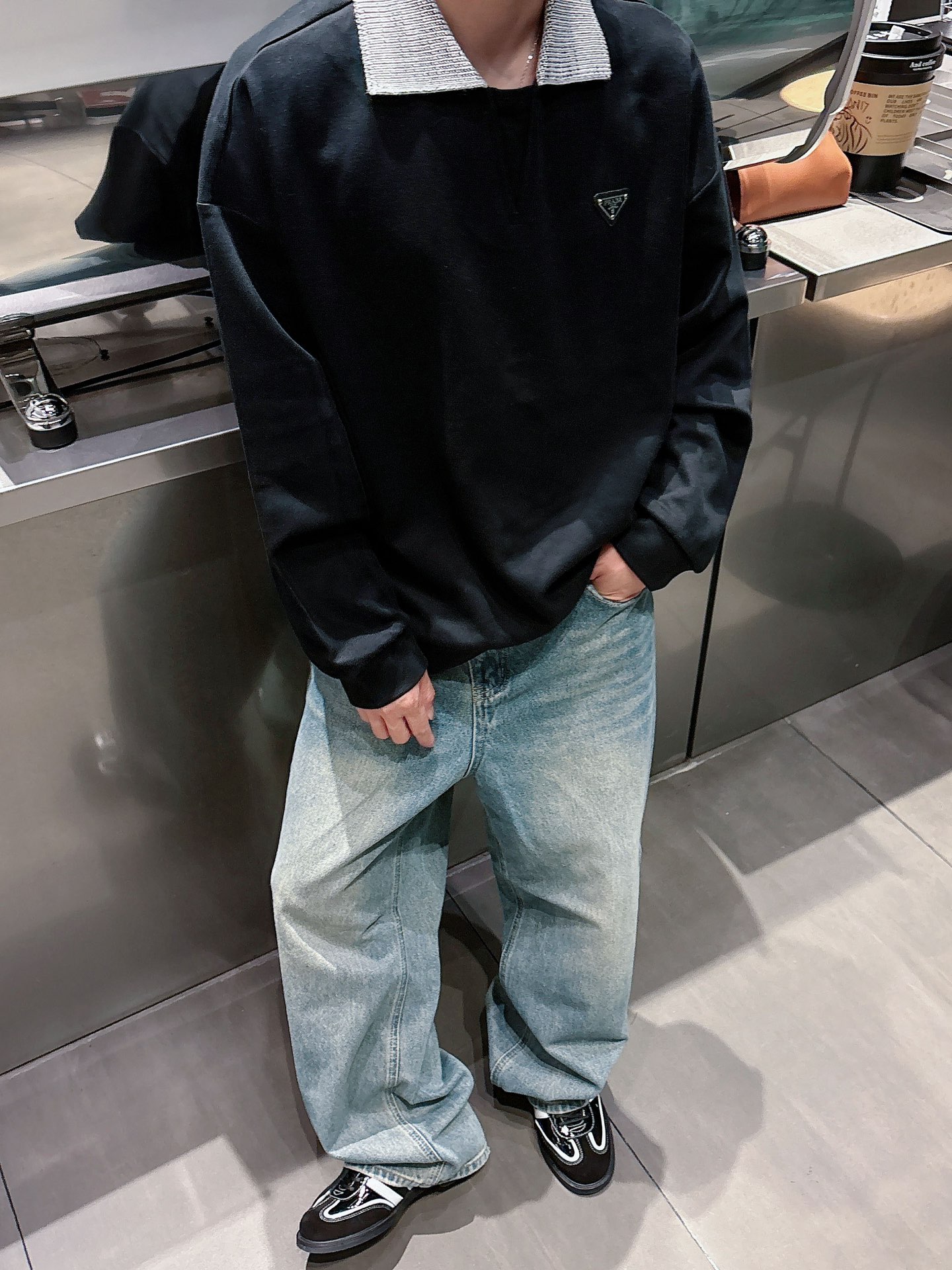 普家新款秋冬打底卫衣，街头与户外的碰撞～～大家都知道这款卫衣采进口面料制成．经典普家三角标，，看得到的立