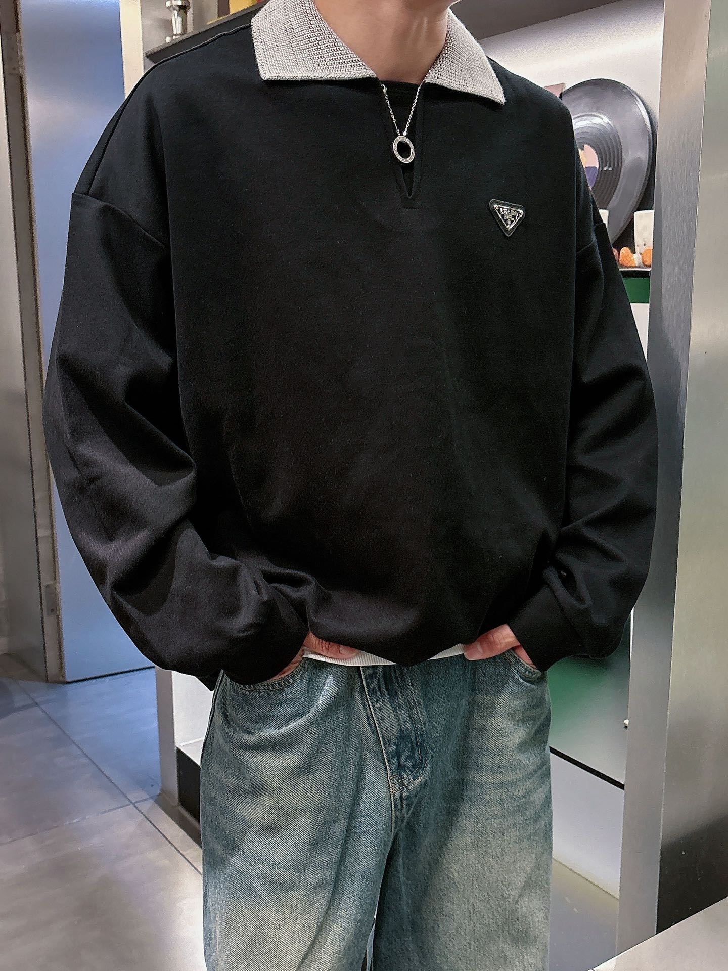 普家新款秋冬打底卫衣，街头与户外的碰撞～～大家都知道这款卫衣采进口面料制成．经典普家三角标，，看得到的立