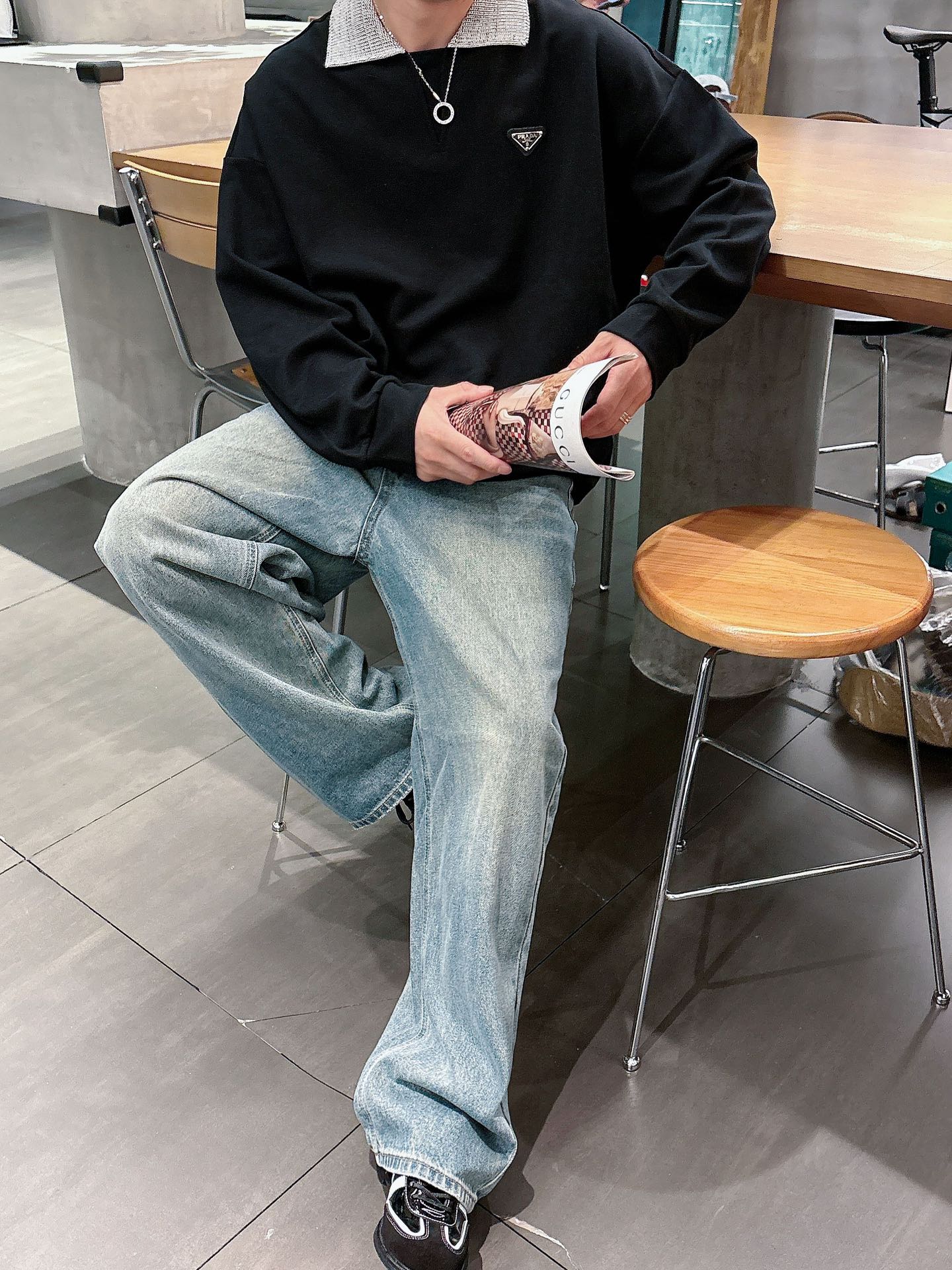 普家新款秋冬打底卫衣，街头与户外的碰撞～～大家都知道这款卫衣采进口面料制成．经典普家三角标，，看得到的立