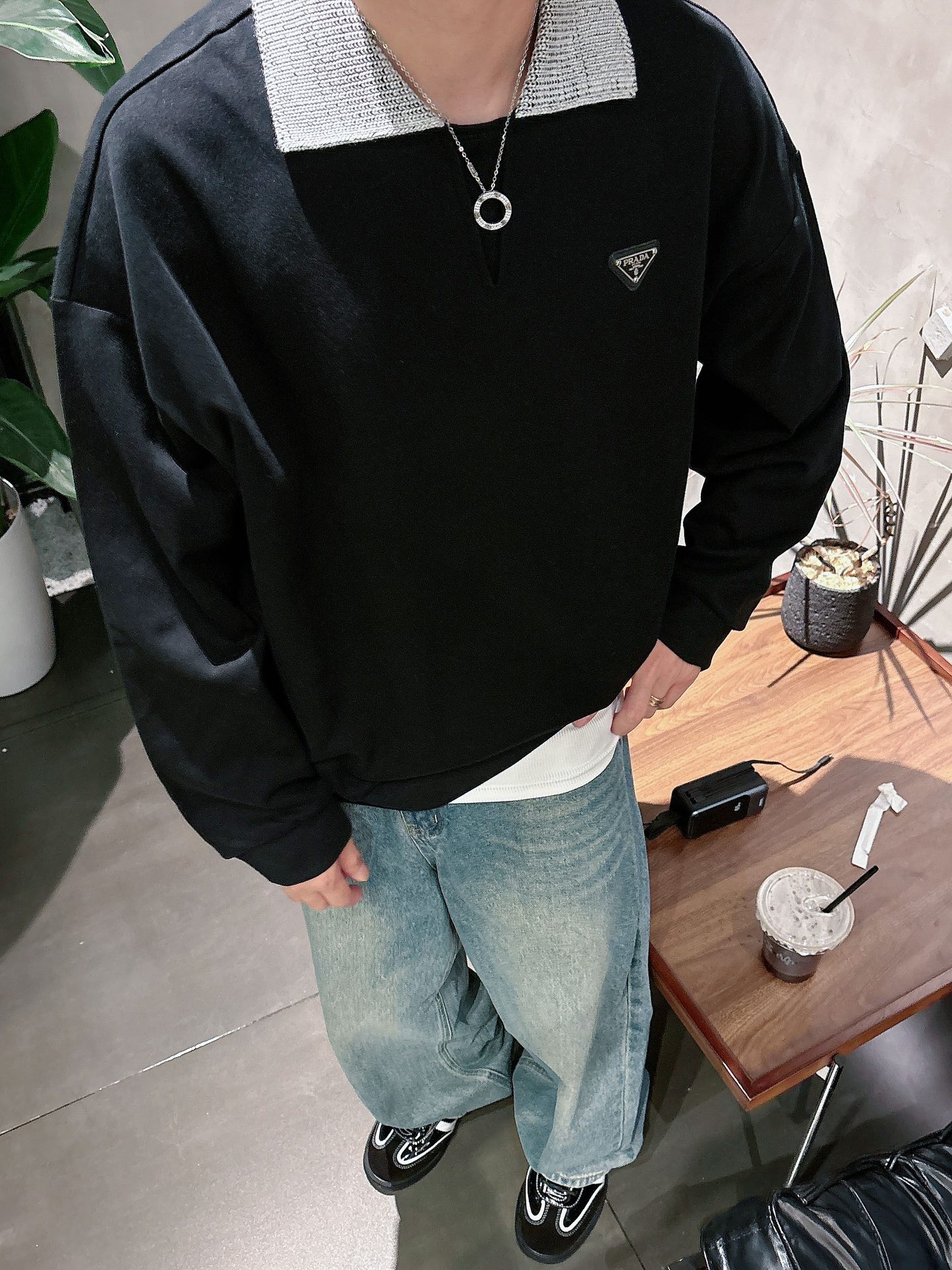 普家新款秋冬打底卫衣，街头与户外的碰撞～～大家都知道这款卫衣采进口面料制成．经典普家三角标，，看得到的立