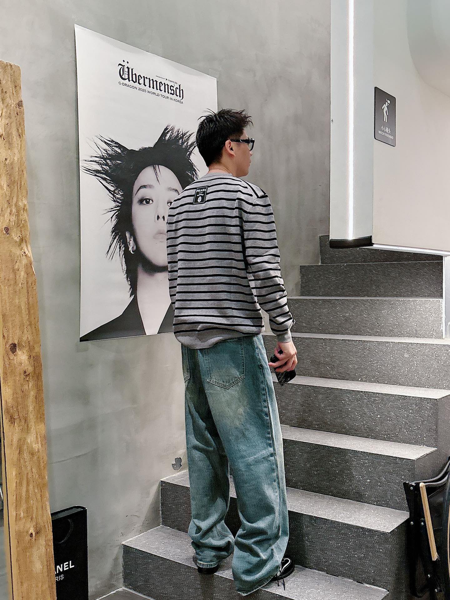 普家新款毛衣，上身宽松纱线采用细针织法，上身舒适，不挑身材 男女同款，秋冬毛衣，是今年最好看的情侣装，秋