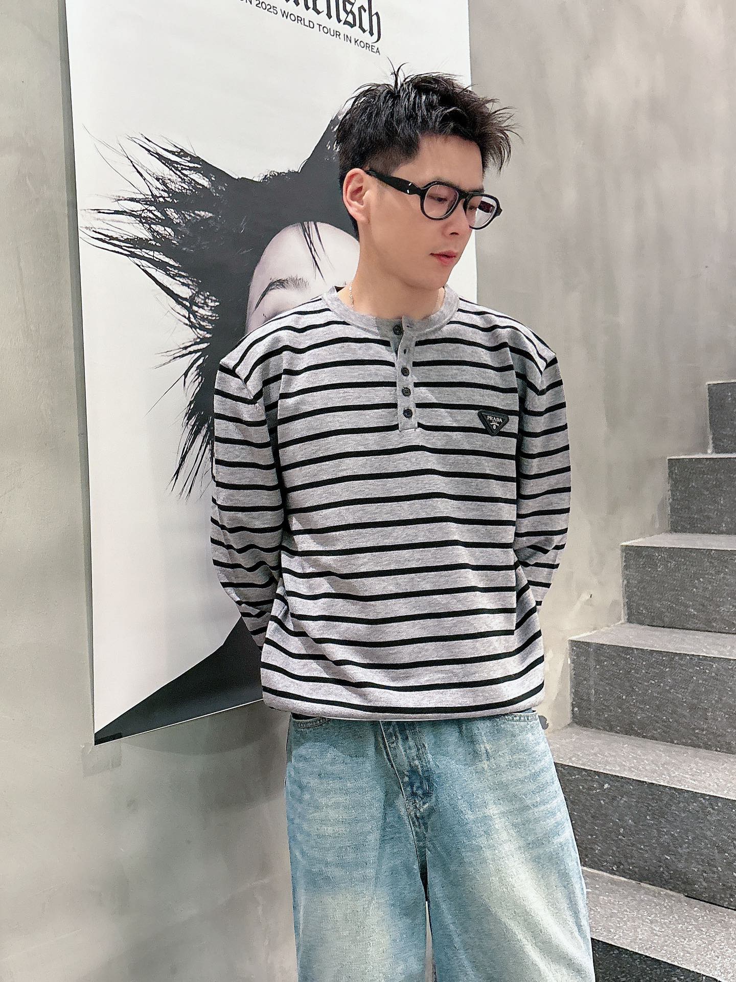 普家新款毛衣，上身宽松纱线采用细针织法，上身舒适，不挑身材 男女同款，秋冬毛衣，是今年最好看的情侣装，秋