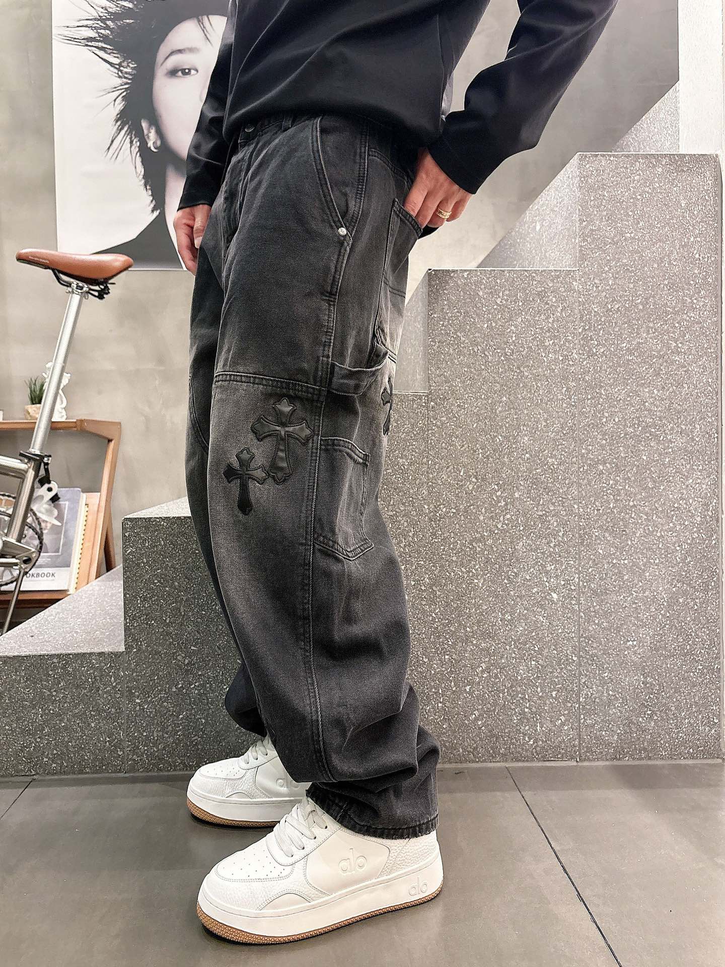 克罗心 25FW秋冬新款情侣牛仔裤 重工刺绣，上身版型真的绝了水洗棉面料超柔软 上身巨舒服包容性好✔️后