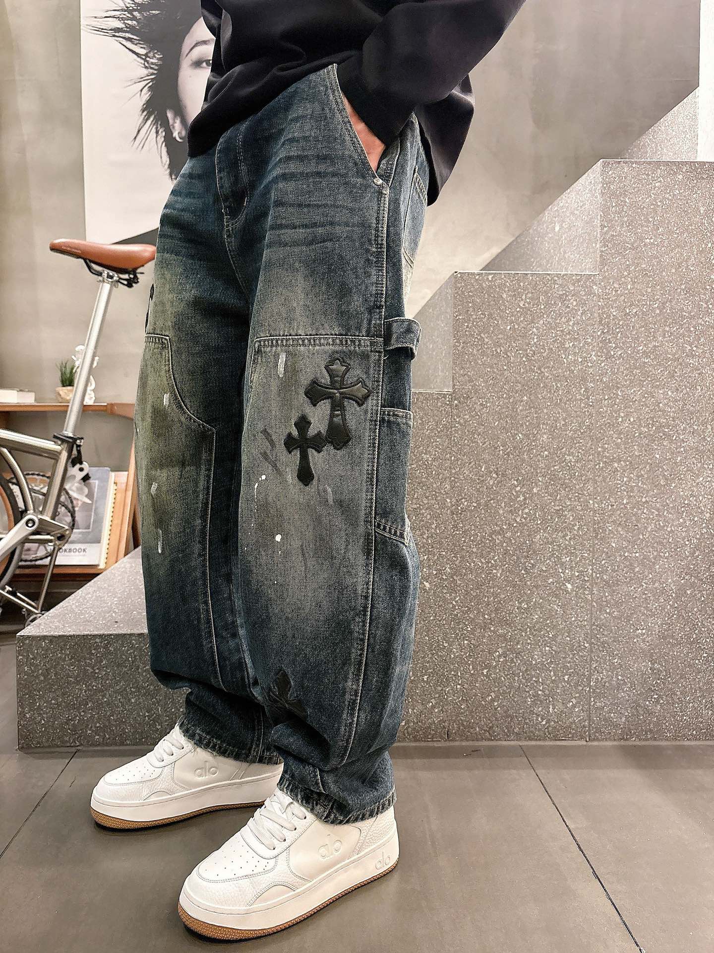 克罗心 25FW秋冬新款情侣牛仔裤 重工刺绣，上身版型真的绝了水洗棉面料超柔软 上身巨舒服包容性好✔️后