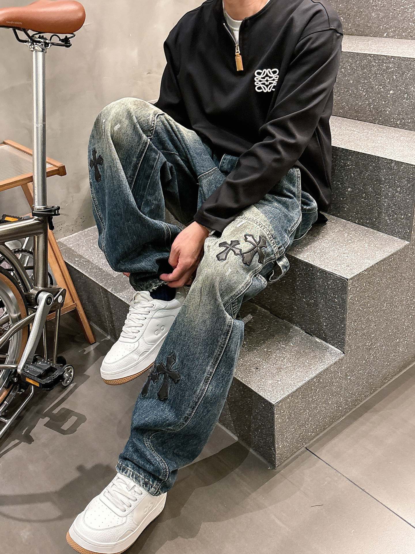 克罗心 25FW秋冬新款情侣牛仔裤 重工刺绣，上身版型真的绝了水洗棉面料超柔软 上身巨舒服包容性好✔️后