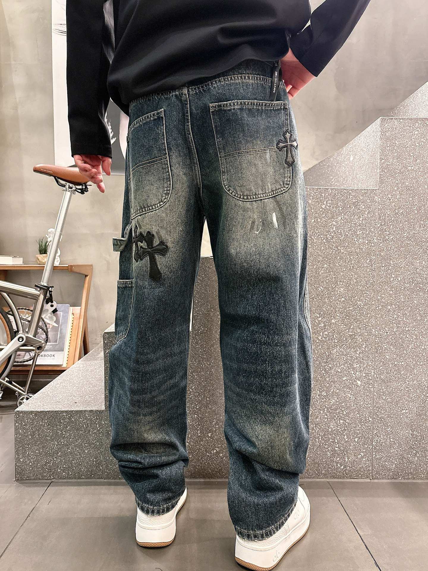 克罗心 25FW秋冬新款情侣牛仔裤 重工刺绣，上身版型真的绝了水洗棉面料超柔软 上身巨舒服包容性好✔️后