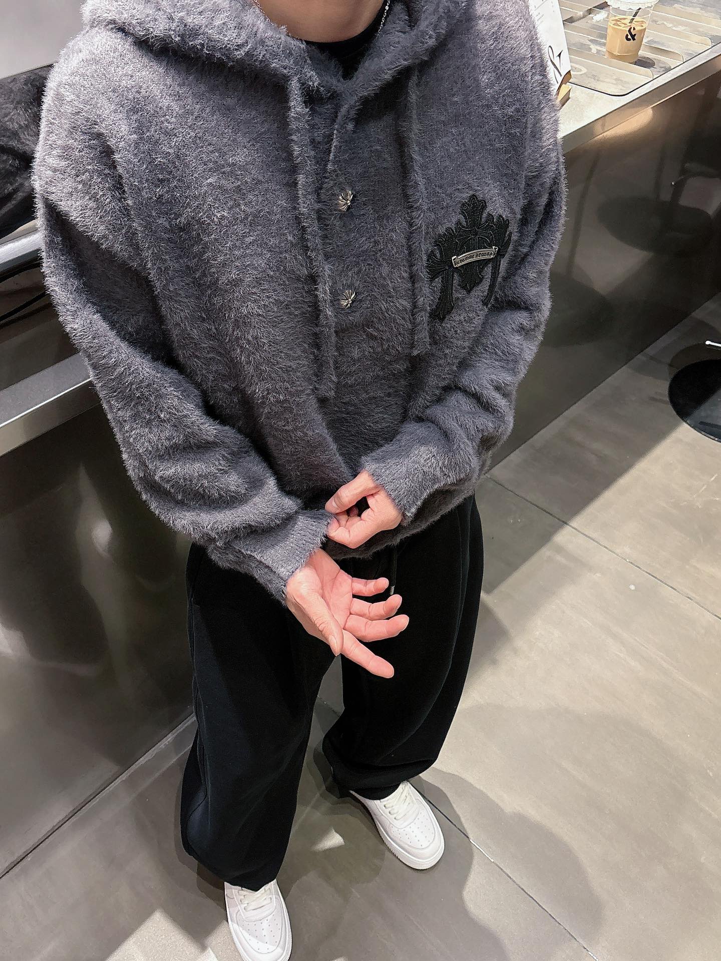 NO:647658,Kroxin's new sweater is comfortable on the upper body and does not matter the body shape. It is the same style for men and women. It is the most beautiful couple's clothing in autumn and winter. It is a must-have in autumn and winter. It is versatile, stylish and fashionable. Dear friends, you deserve it!  Size M-XL,,chrome hearts,sweaters,alexander wang19860909克罗心新款毛衫毛衣,上身舒适,不挑身材 男女同款,秋冬毛衣,是今年最好看的情侣装,秋冬必备百搭不出错,洋气又时髦,亲爱的们值得拥有！ 尺码M-XL,,chrome hearts,sweaters,alexander wang,Men's clothing