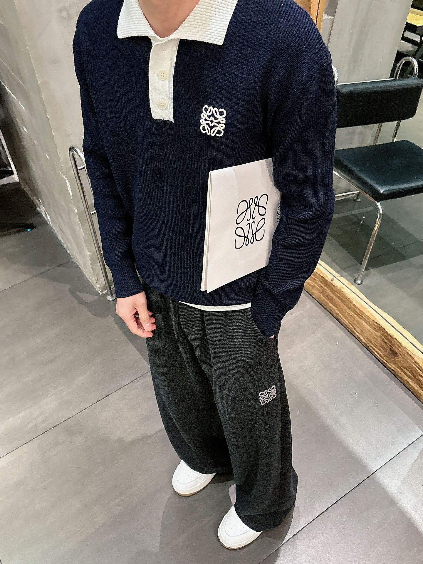 NO:647685,Luo Yiwei's new sweater is comfortable on the upper body and does not matter the body shape. It is the same style for men and women. The autumn and winter sweater is the most beautiful couple's outfit this year. It is a must-have in autumn and winter and can be matched with everything. It is stylish and fashionable. Dear friends, you deserve it!  Size S-2XL,,loewe,sweaters,alexander wang19860909罗意威新款毛衫毛衣,上身舒适,不挑身材 男女同款,秋冬毛衣,是今年最好看的情侣装,秋冬必备百搭不出错,洋气又时髦,亲爱的们值得拥有！ 尺码S-2XL,,loewe,sweaters,alexander wang,Men's clothing