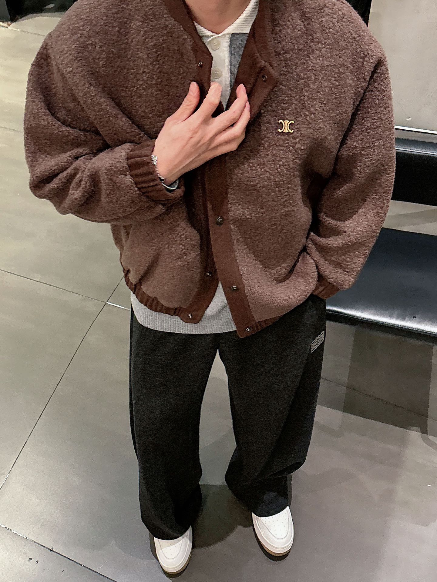 NO:647692,Selin 2025ss new autumn and winter products foreign trade company order fashionable boutique jackets, customized high-quality polyester fiber and sheep wool fabrics!  Top fashion brand element logo design, original hardware accessories, smooth lines, exquisite craftsmanship, awesome upper body shape, comfortable fabric, windproof and warm, it is very fashionable, handsome and a must-have for casual and fashionable men with any combination!  Size M-2XL Please state your height and weight when placing an order!  ,,jackets & coats,jackets & coats,alexander wang19860909塞林2025ss秋冬新品外贸公司订单 时尚精品夹克外套,定制高品质聚酯纤维含绵羊毛面料！顶级时尚大牌元素logo设计,原版五金辅料,线条流畅,工艺精致,上身版型超赞,面料舒适,挡风保暖,随意搭配都非常时尚帅气休闲时尚男仕必备款哦！尺码M-2XL 下单敬请报身高体重！,,jackets & coats,jackets & coats,alexander wang,Men's clothing