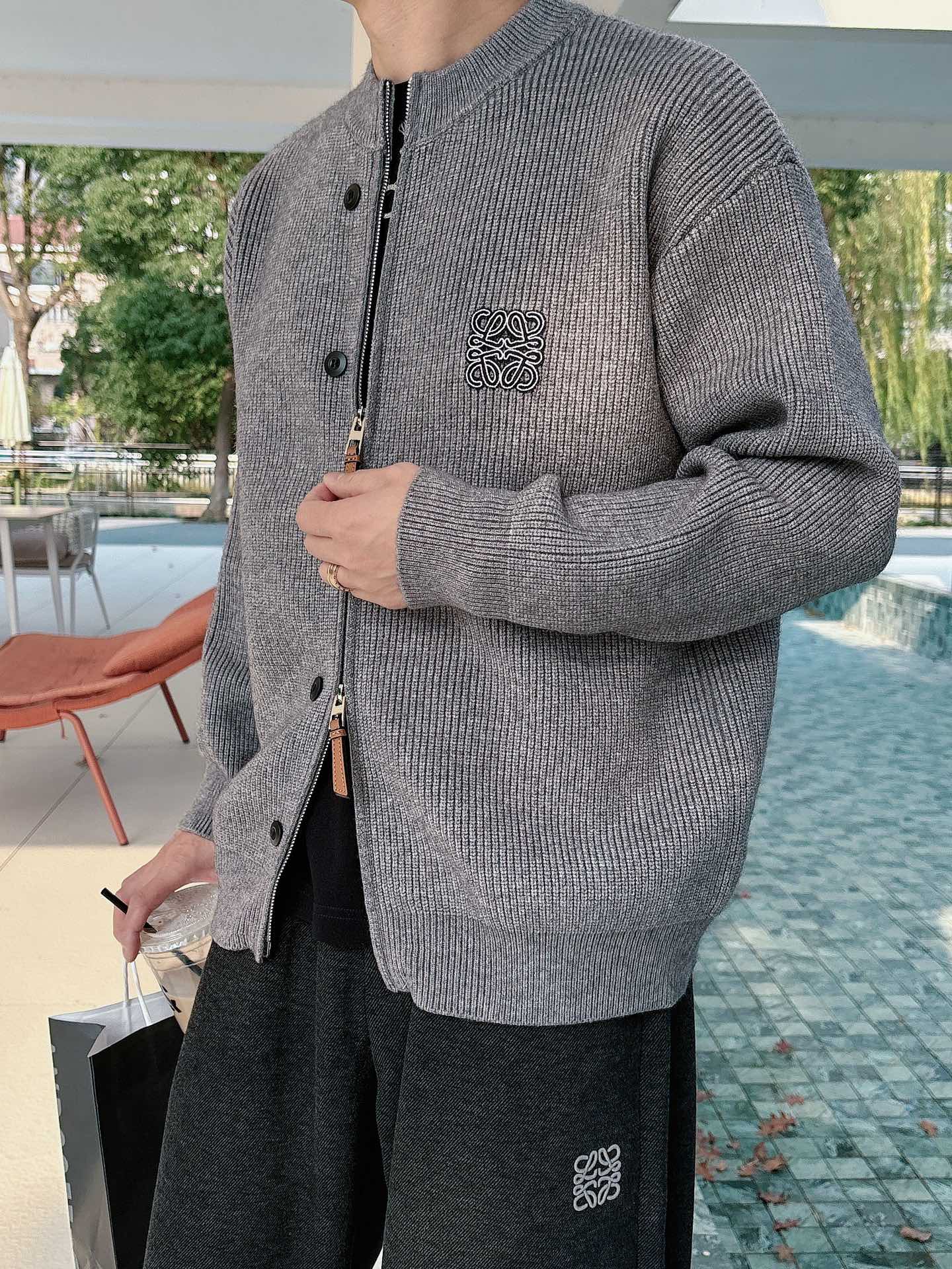 罗意威新款拉链开衫老钱毛衣，上身舒适，不挑身材 男女同款，秋冬毛衣，是今年最好看的情侣装，秋冬必备百搭不