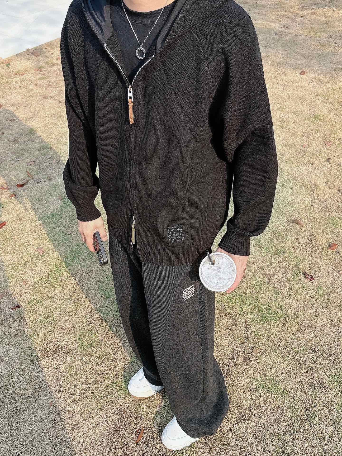 罗意威新款拉链开衫老钱毛衣，上身舒适，不挑身材 男女同款，秋冬毛衣，是今年最好看的情侣装，秋冬必备百搭不