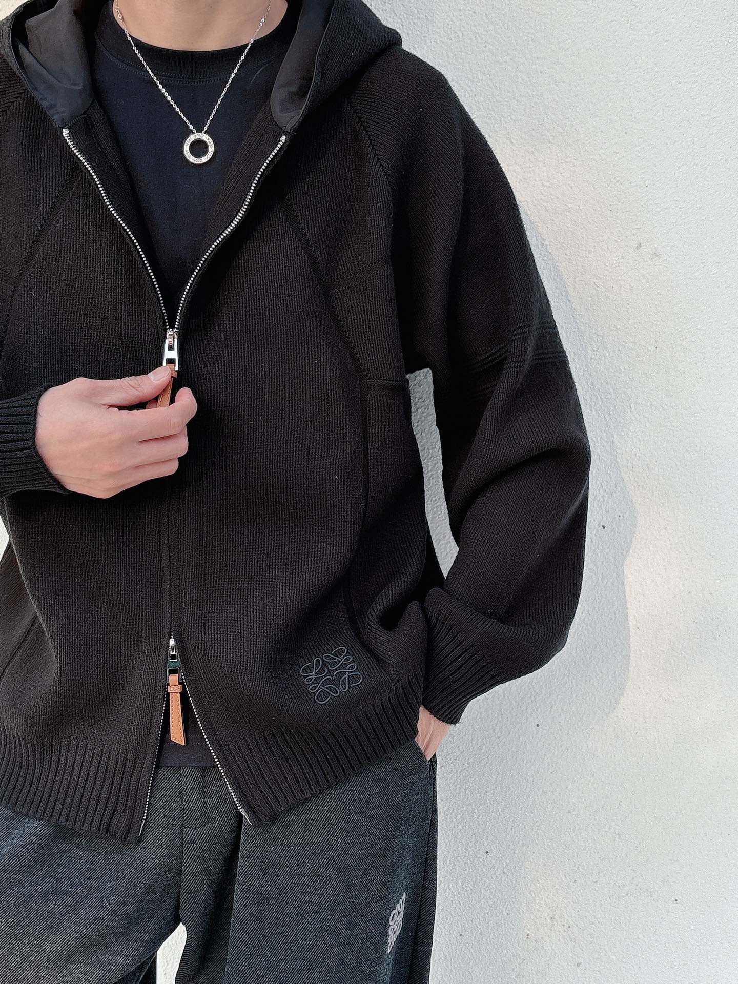 罗意威新款拉链开衫老钱毛衣，上身舒适，不挑身材 男女同款，秋冬毛衣，是今年最好看的情侣装，秋冬必备百搭不