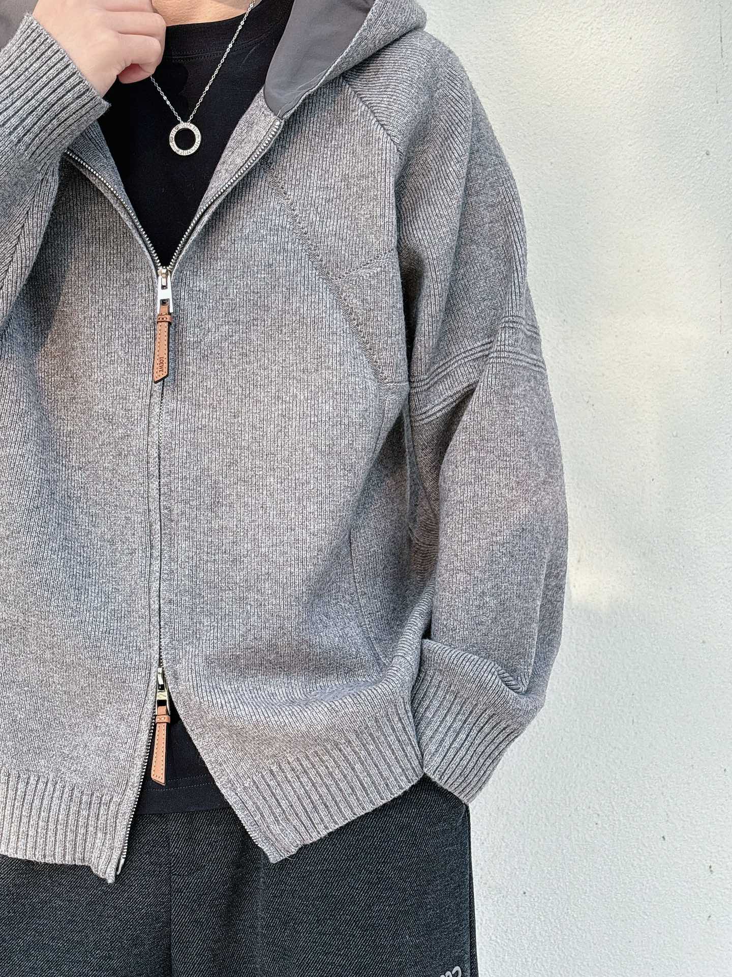 罗意威新款拉链开衫老钱毛衣，上身舒适，不挑身材 男女同款，秋冬毛衣，是今年最好看的情侣装，秋冬必备百搭不