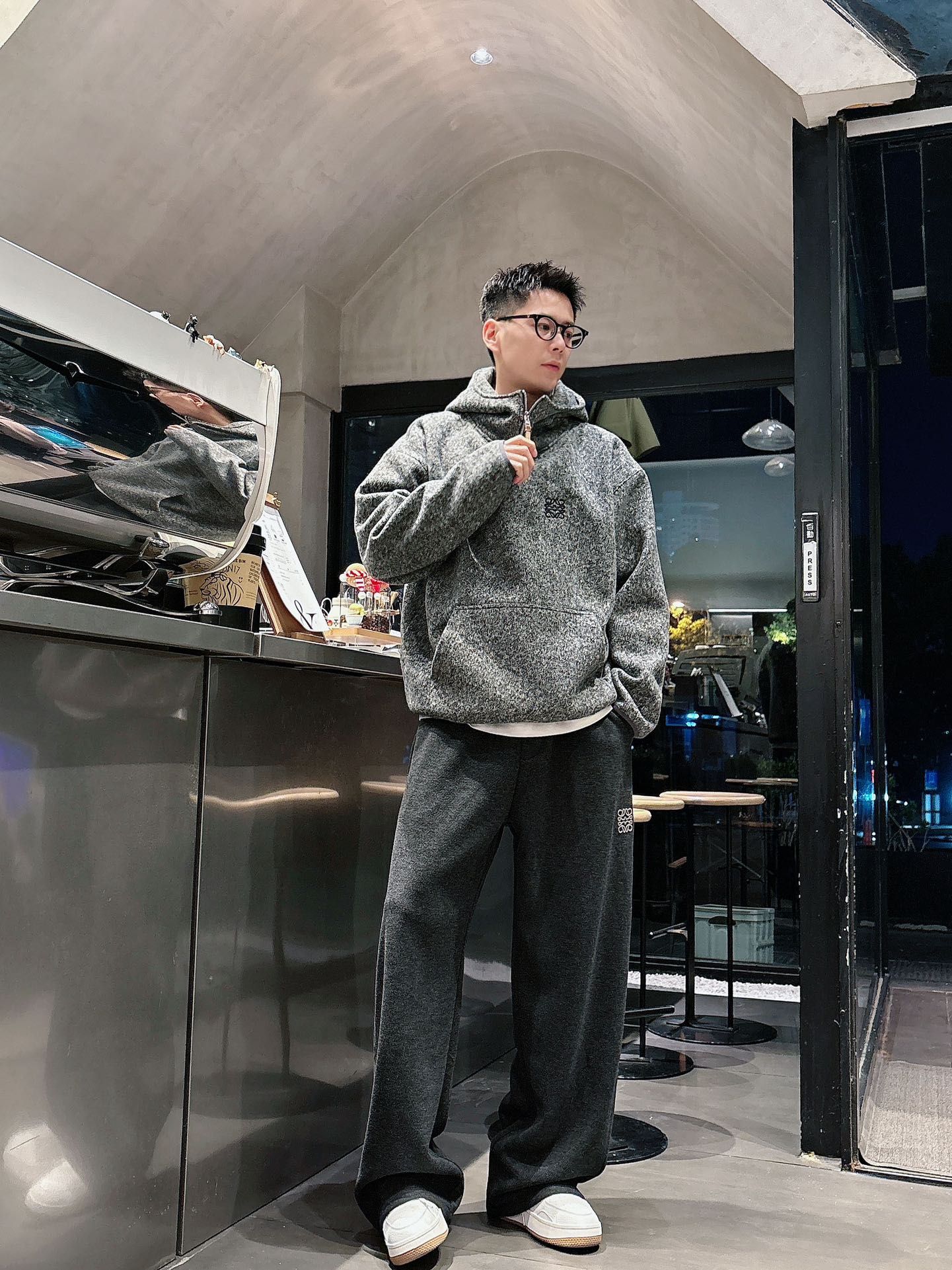 罗意威新款拉链帽款羊毛卫衣，上身舒适，不挑身材 男女同款，秋冬毛衣，是今年最好看的情侣装，秋冬必备百搭不