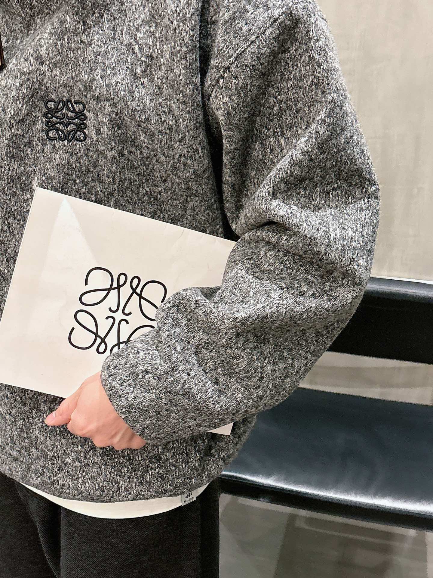 罗意威新款拉链帽款羊毛卫衣，上身舒适，不挑身材 男女同款，秋冬毛衣，是今年最好看的情侣装，秋冬必备百搭不