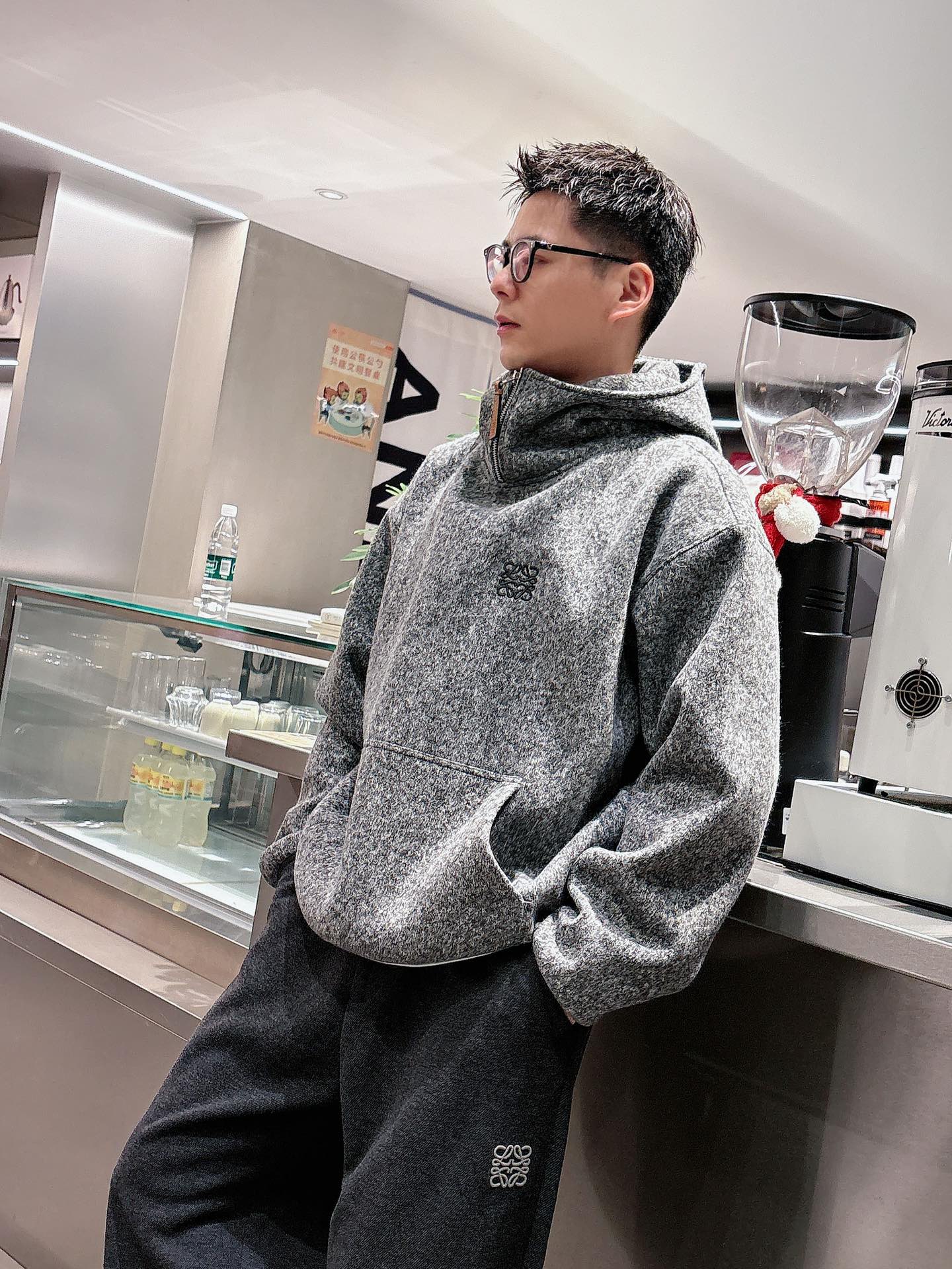 罗意威新款拉链帽款羊毛卫衣，上身舒适，不挑身材 男女同款，秋冬毛衣，是今年最好看的情侣装，秋冬必备百搭不