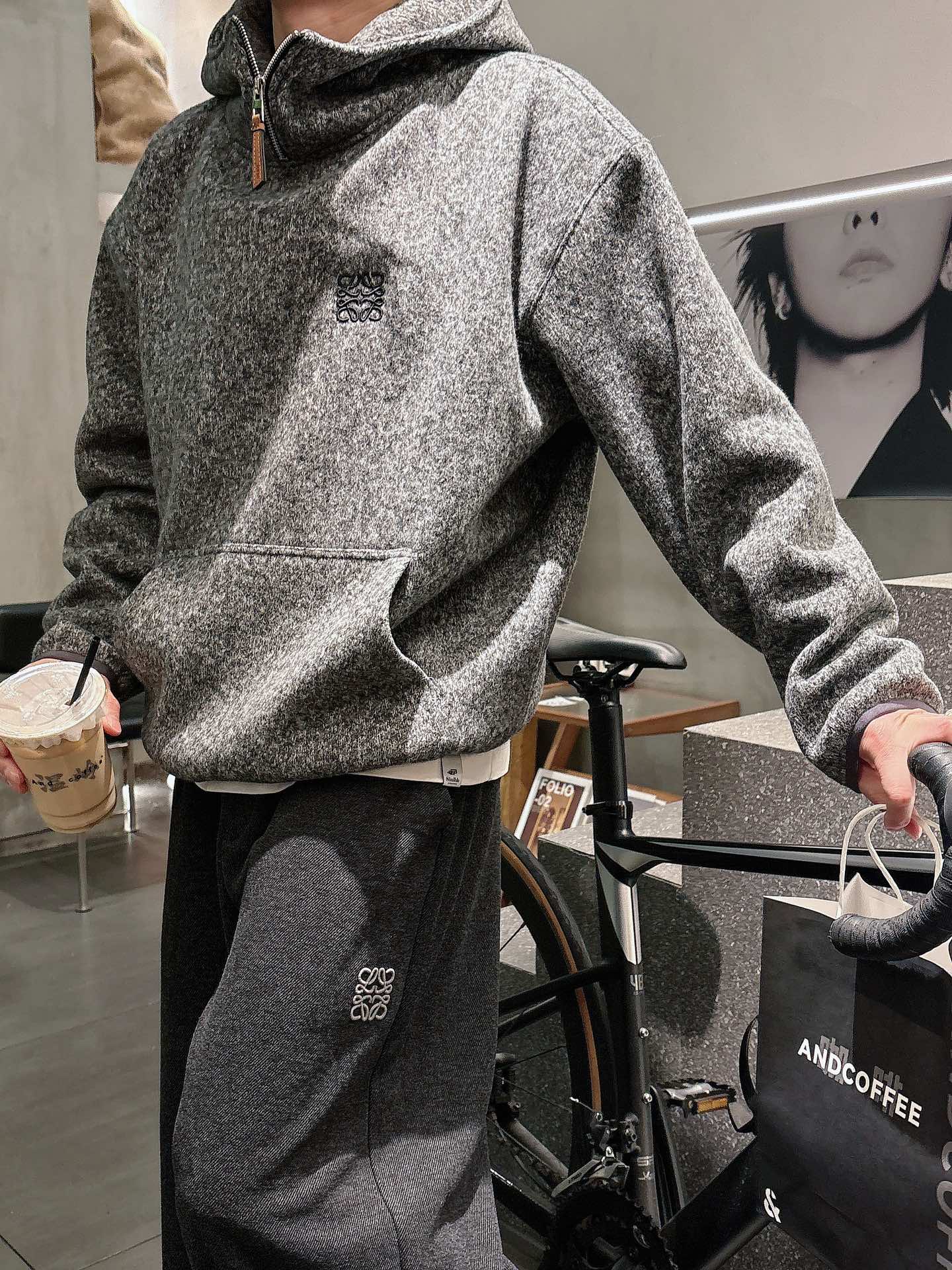 罗意威新款拉链帽款羊毛卫衣，上身舒适，不挑身材 男女同款，秋冬毛衣，是今年最好看的情侣装，秋冬必备百搭不