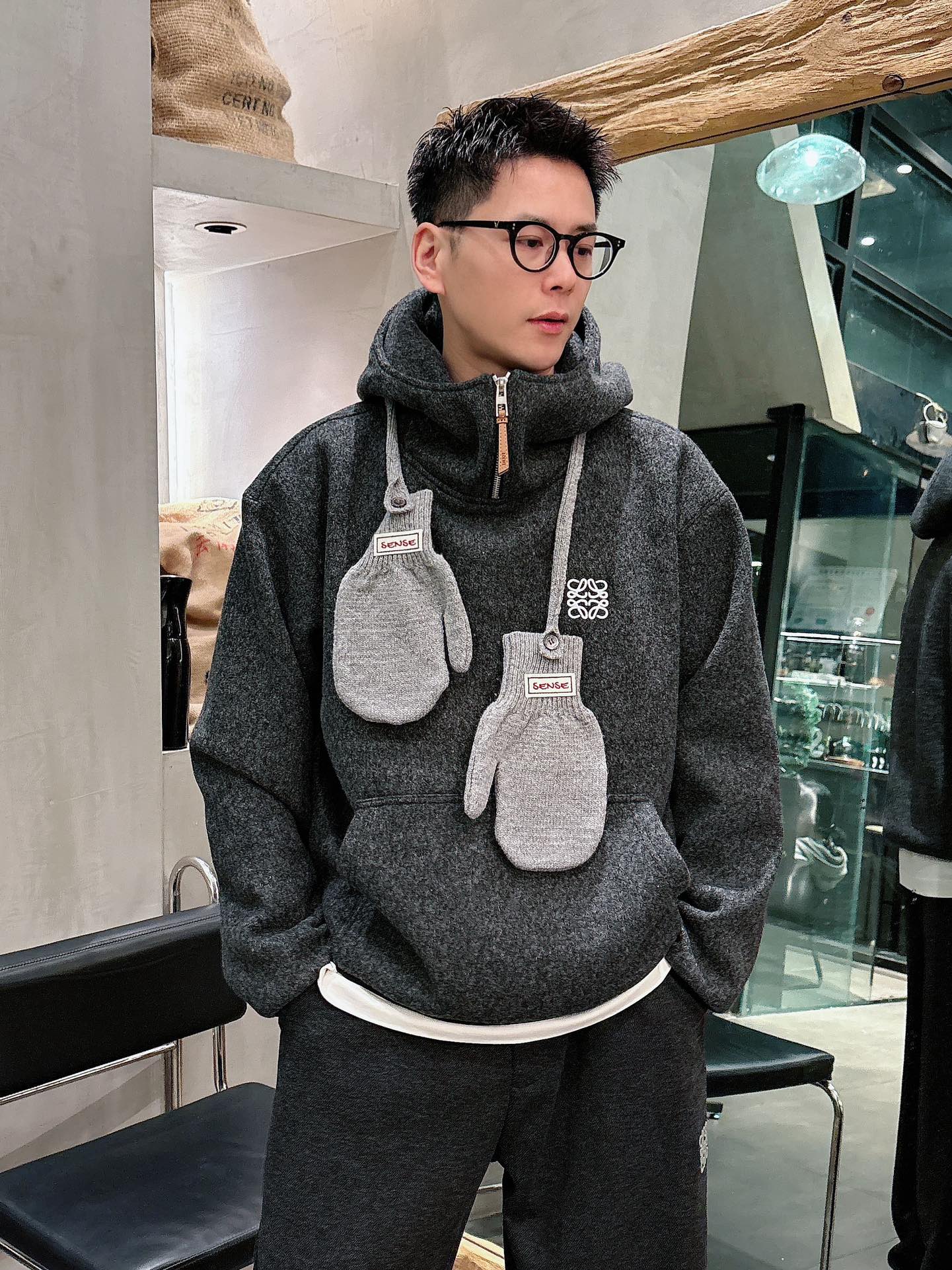 罗意威新款拉链帽款羊毛卫衣，上身舒适，不挑身材 男女同款，秋冬毛衣，是今年最好看的情侣装，秋冬必备百搭不