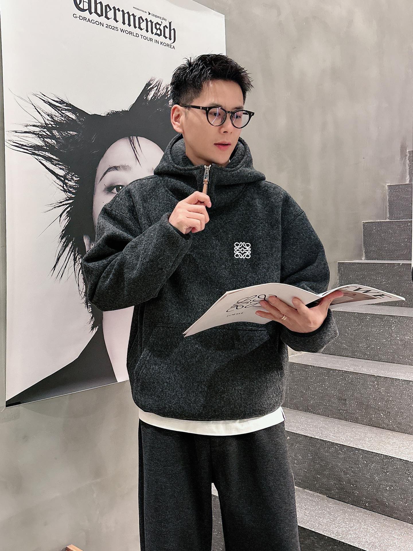 罗意威新款拉链帽款羊毛卫衣，上身舒适，不挑身材 男女同款，秋冬毛衣，是今年最好看的情侣装，秋冬必备百搭不