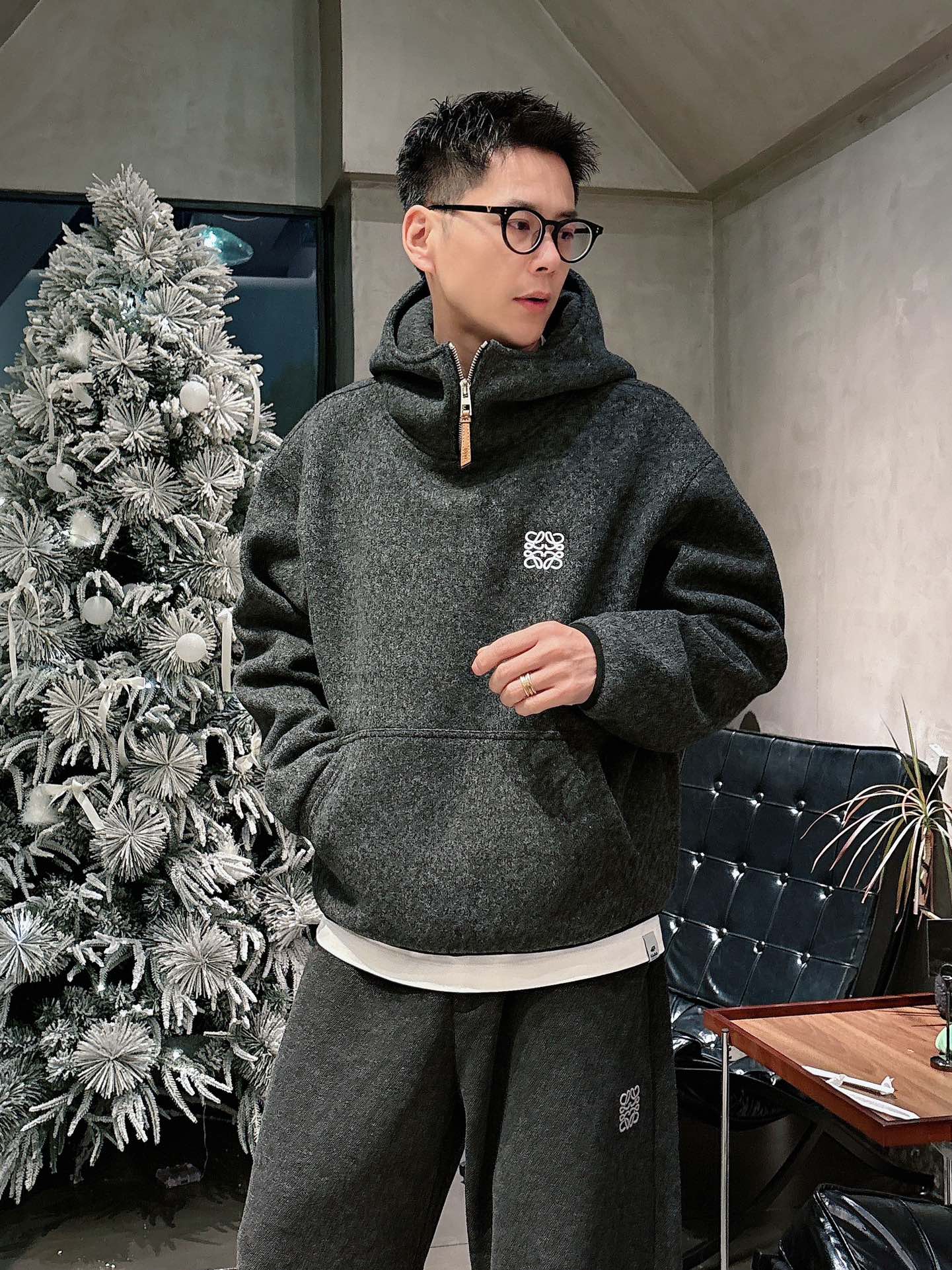 罗意威新款拉链帽款羊毛卫衣，上身舒适，不挑身材 男女同款，秋冬毛衣，是今年最好看的情侣装，秋冬必备百搭不