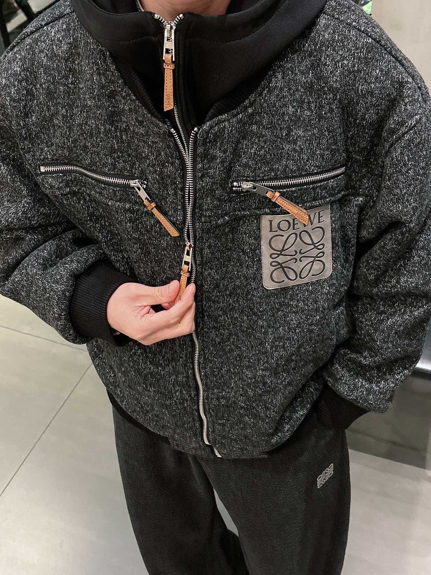 罗意威新款羊毛假两件拉链加毛加厚外套，上身舒适，不挑身材 男女同款，秋冬毛衣，是今年最好看的情侣装，秋冬