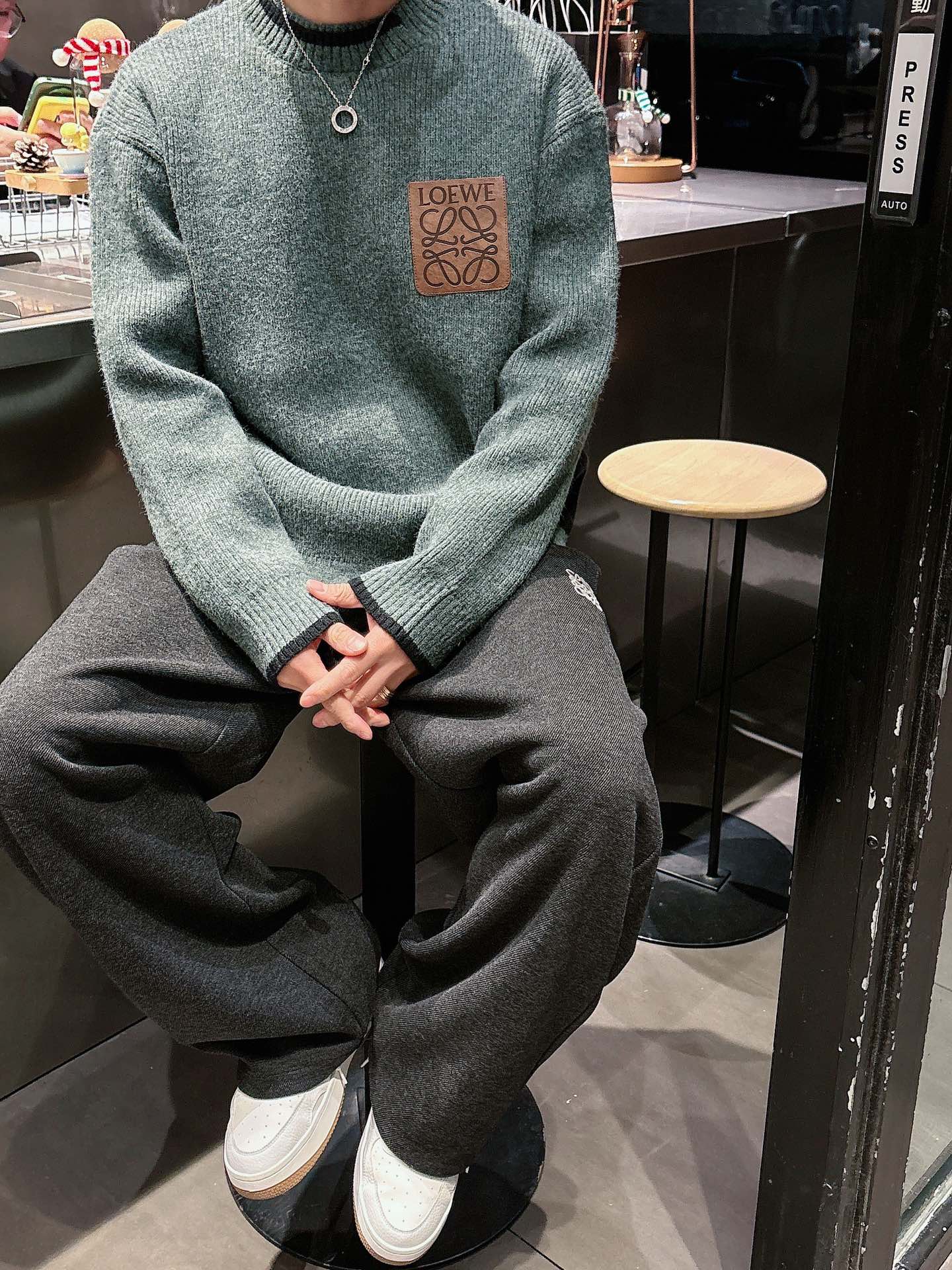 罗意威新款毛衣，上身舒适，不挑身材 男女同款，秋冬毛衣，是今年最好看的情侣装，秋冬必备百搭不出错，洋气又