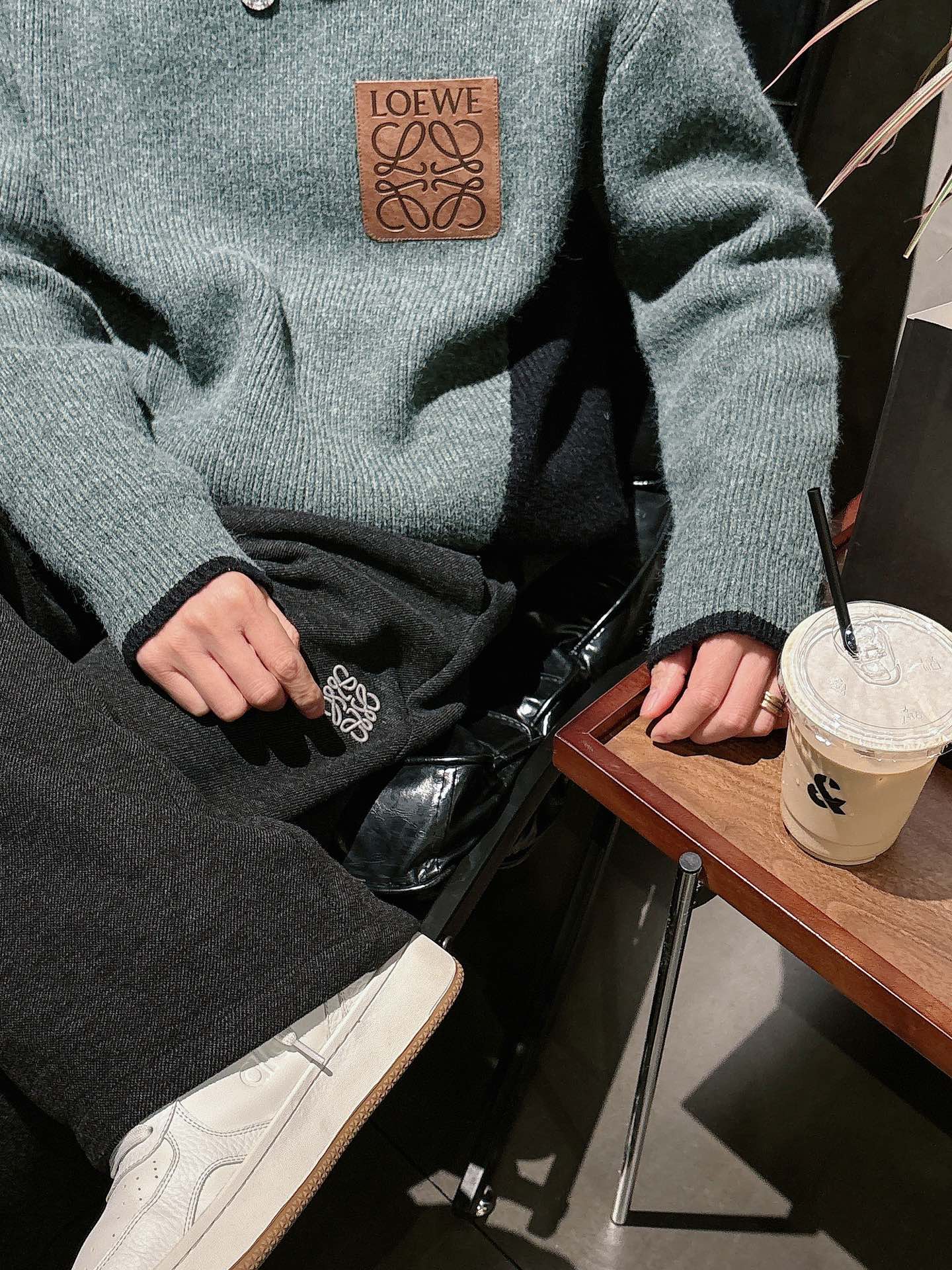 罗意威新款毛衣，上身舒适，不挑身材 男女同款，秋冬毛衣，是今年最好看的情侣装，秋冬必备百搭不出错，洋气又