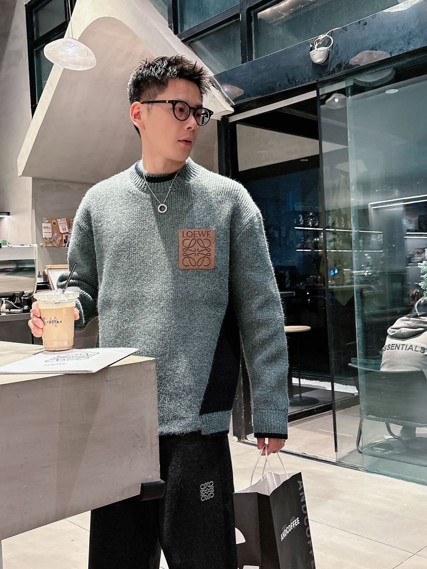 罗意威新款毛衣，上身舒适，不挑身材 男女同款，秋冬毛衣，是今年最好看的情侣装，秋冬必备百搭不出错，洋气又