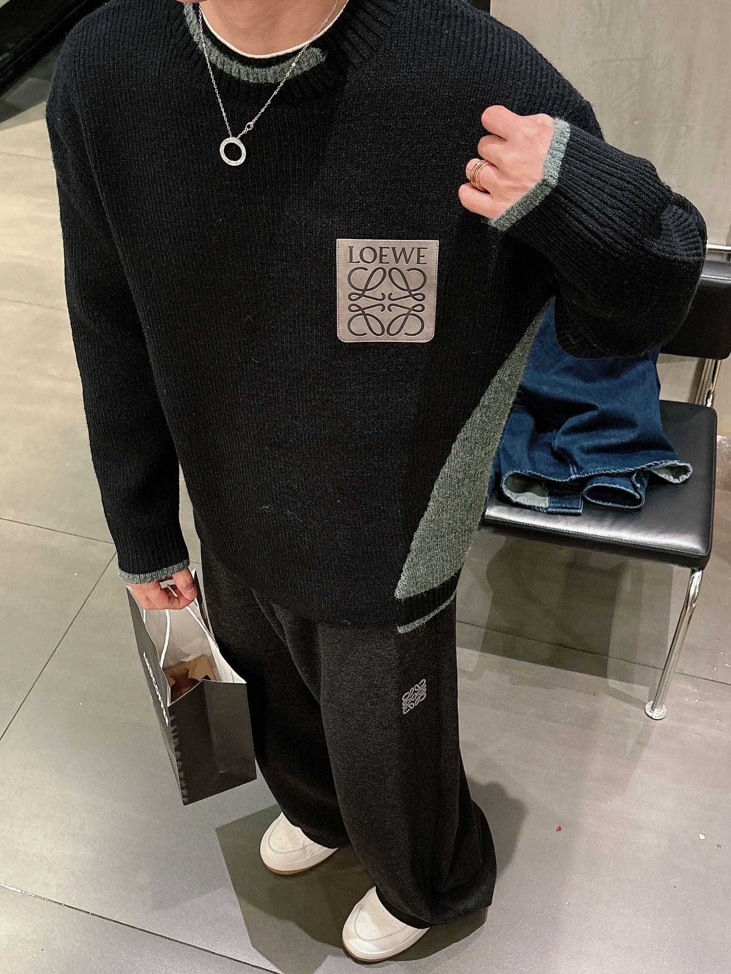 罗意威新款毛衣，上身舒适，不挑身材 男女同款，秋冬毛衣，是今年最好看的情侣装，秋冬必备百搭不出错，洋气又