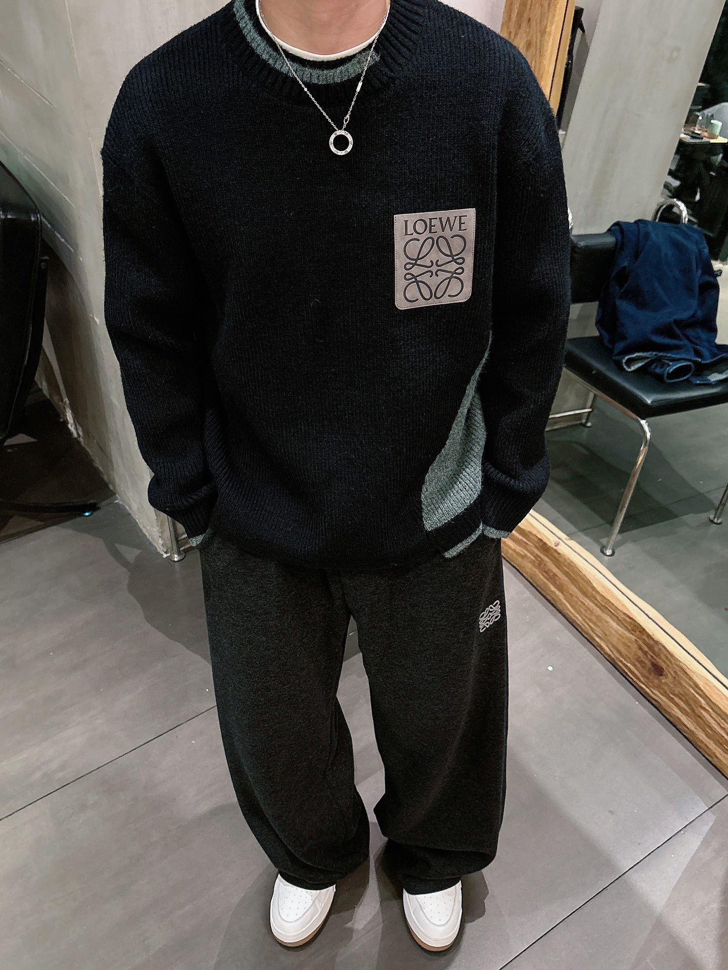 NO:682373,Luo Yiwei's new sweater is comfortable on the upper body and does not matter the body shape. It is the same style for men and women. The autumn and winter sweater is the best couple's outfit this year. It is a must-have in autumn and winter. It is versatile, stylish and fashionable. My dears deserve it!  Size M-2XL,,loewe,sweaters,19860909罗意威新款毛衣,上身舒适,不挑身材 男女同款,秋冬毛衣,是今年最好看的情侣装,秋冬必备百搭不出错,洋气又时髦,亲爱的们值得拥有！ 尺码M-2XL,,loewe,sweaters,,Men's clothing