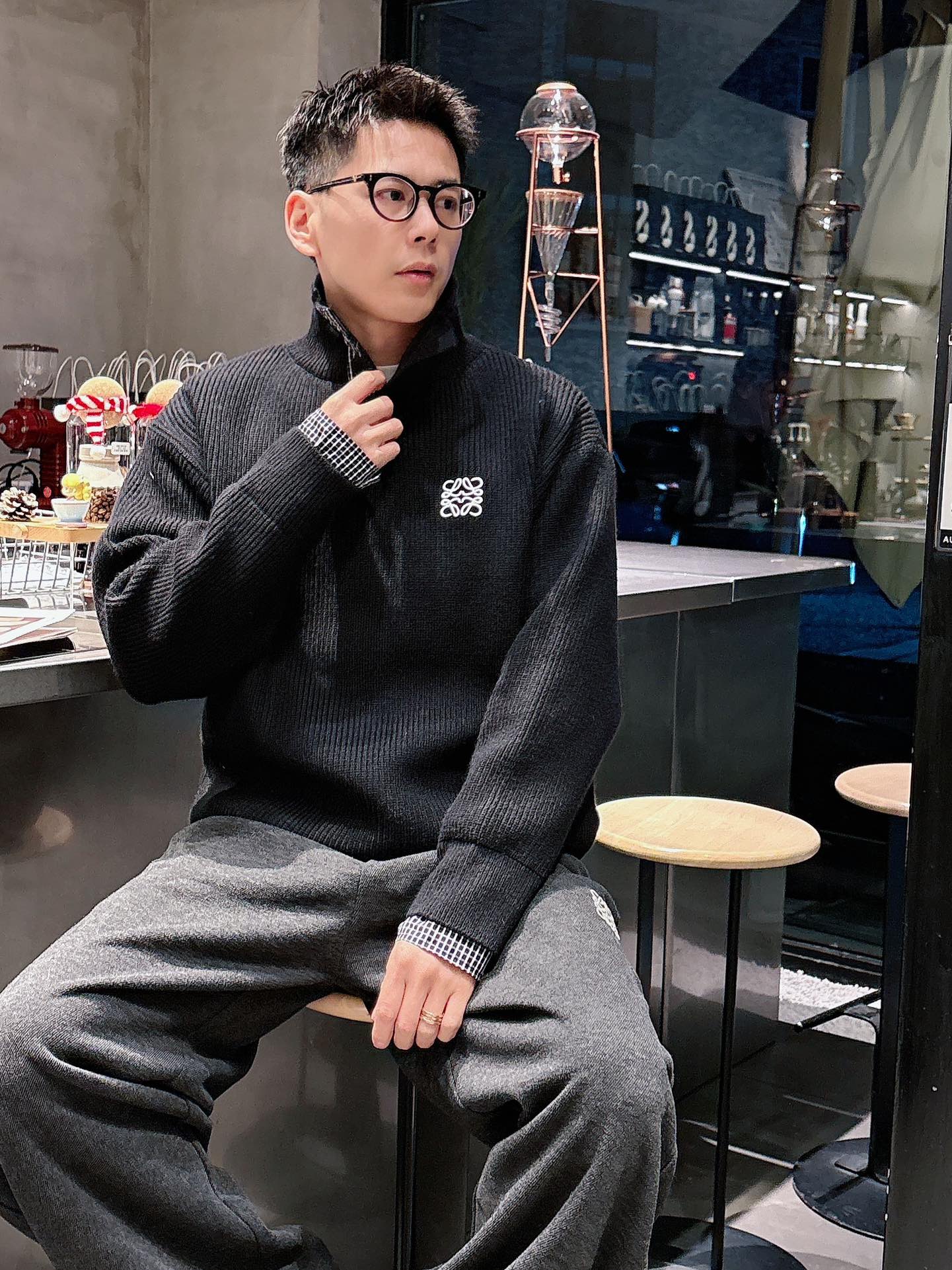 罗意威新款新年红毛衣，上身舒适，不挑身材 男女同款，秋冬毛衣，是今年最好看的情侣装，秋冬必备百搭不出错，