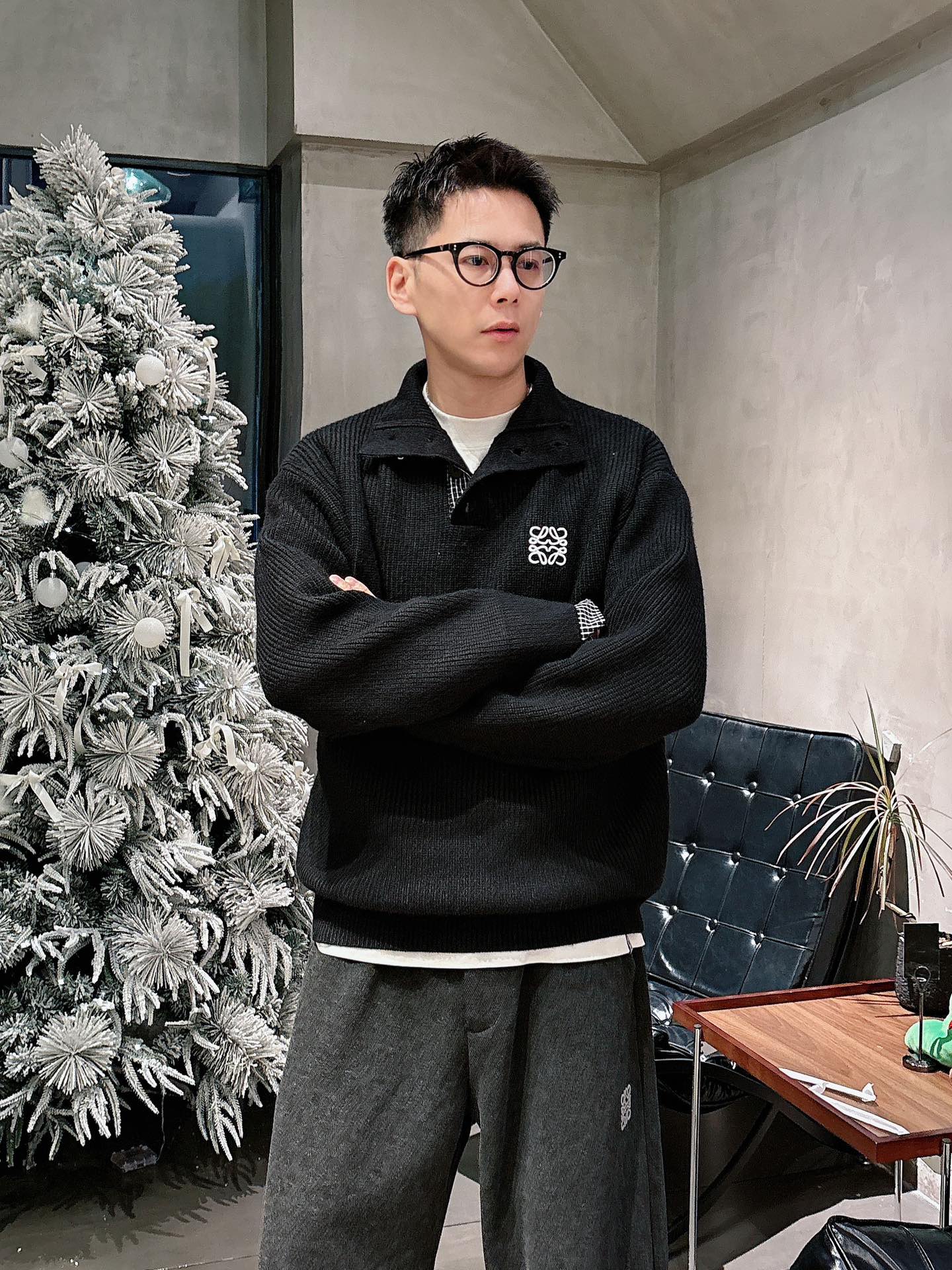 罗意威新款新年红毛衣，上身舒适，不挑身材 男女同款，秋冬毛衣，是今年最好看的情侣装，秋冬必备百搭不出错，