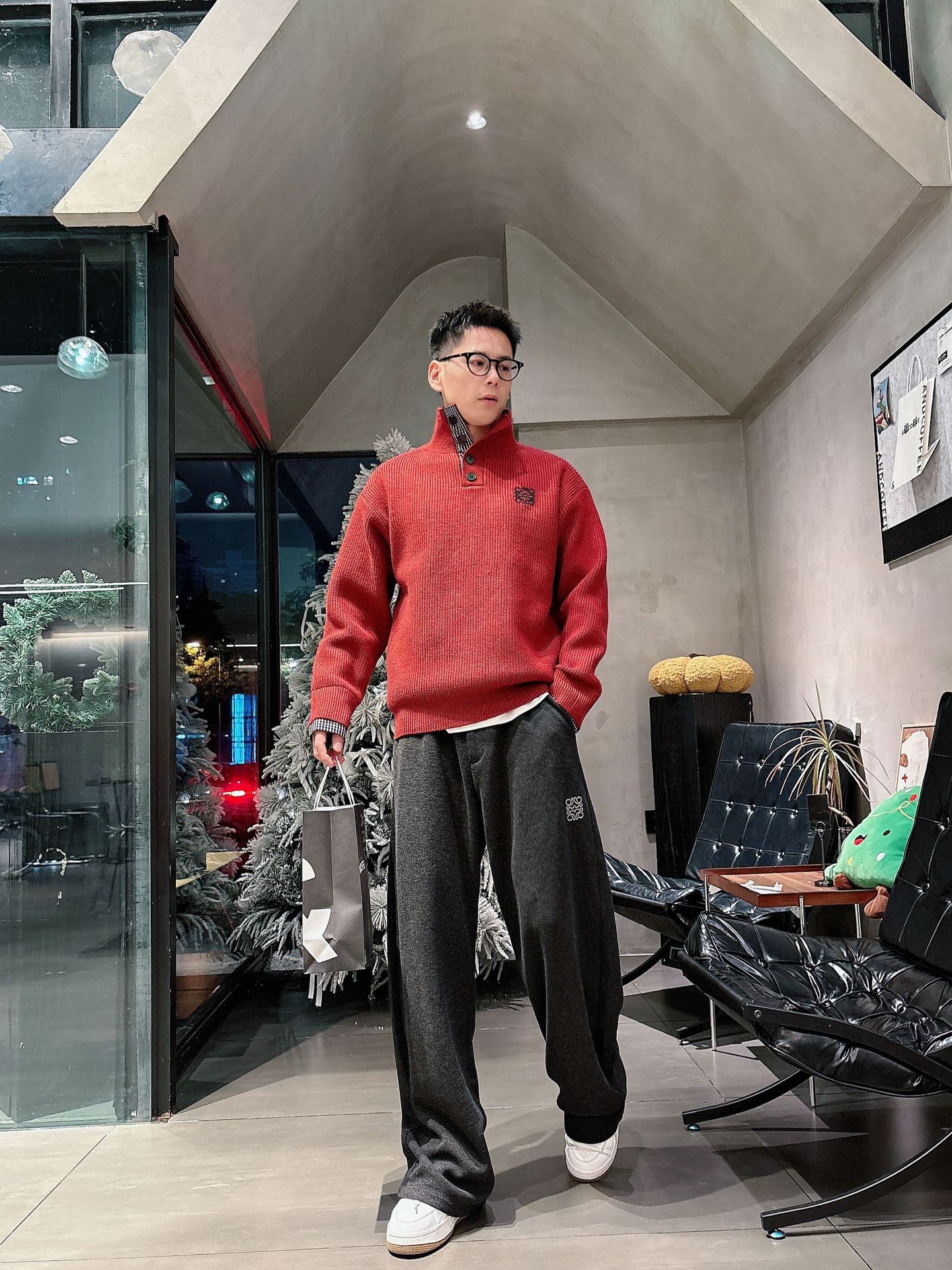 罗意威新款新年红假两件毛衣，上身舒适，不挑身材 男女同款，秋冬毛衣，是今年最好看的情侣装，秋冬必备百搭不