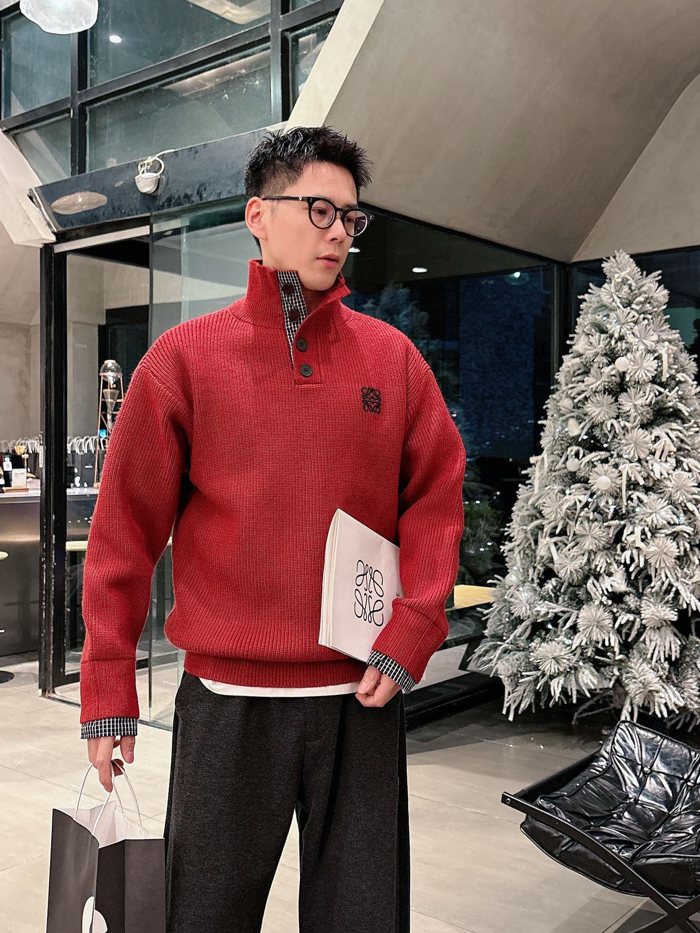 罗意威新款新年红假两件毛衣，上身舒适，不挑身材 男女同款，秋冬毛衣，是今年最好看的情侣装，秋冬必备百搭不