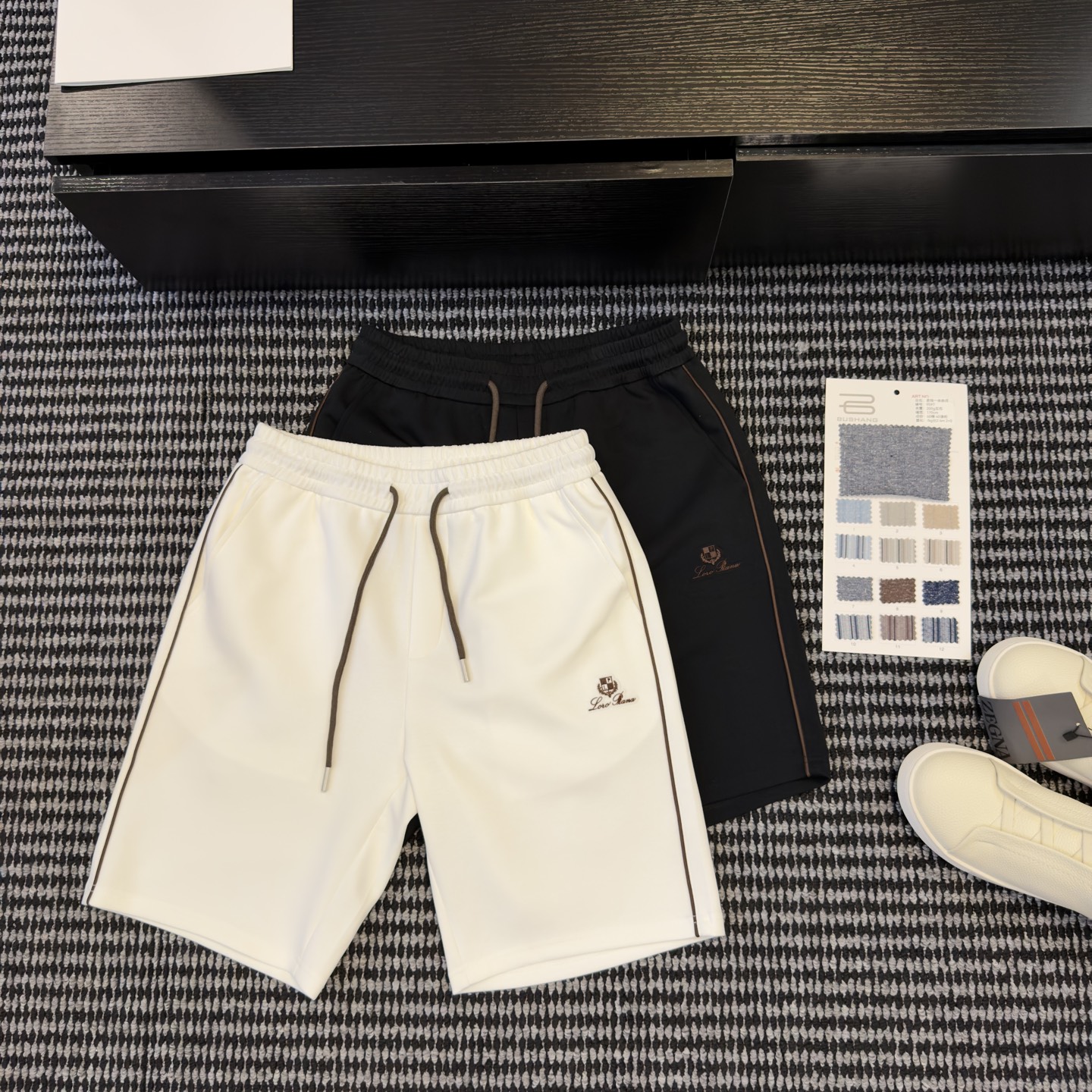 NO:848025,Old money style outfit #LP men's shorts. Really high-end, never need to show off. Loro Piana's classic light luxury casual five-point shorts directly fill up the Italian low-key and loose feeling. Select drape, breathable and customized fabrics. The upper body is soft, waxy and cool, so you won't sweat after sitting for a long time in summer. Breathable and non-sticky, bid farewell to the hot and sticky body. Sizes M-4XL,,loro piana,loro piana,shorts,19860909老钱风穿搭 #LP男士短裤 真正的高级,从不需要用力张扬 Loro Piana 经典轻奢休闲五分短裤 把意式低调松弛感直接拉满 甄选垂感透气定制面料 上身软糯冰爽,夏日久坐不闷汗 透气不粘身,告别闷热黏腻体感尺码M-4XL,,loro piana,loro piana,shorts,,Men's clothing