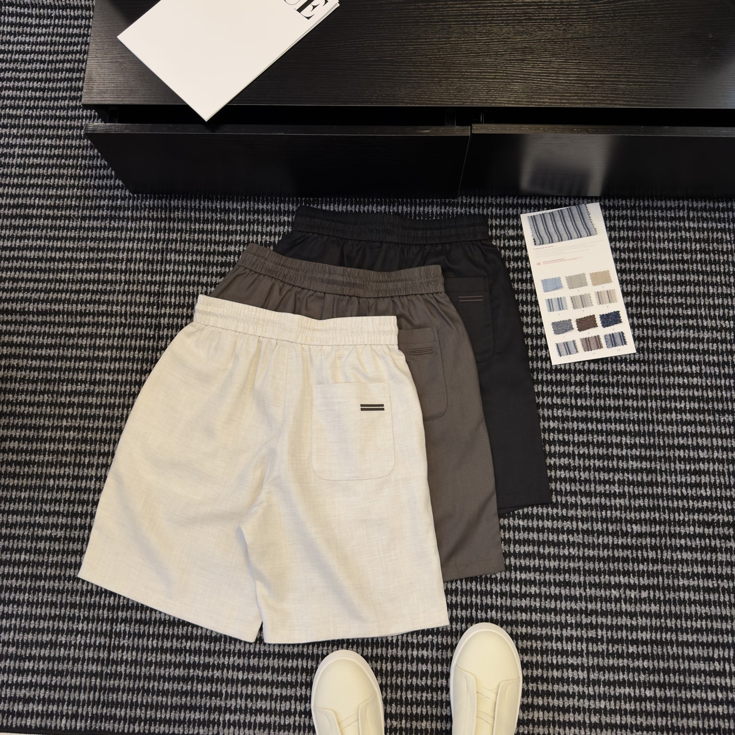 NO:848043,Get rid of complexity, minimalism is high-end. High-end linen blended shorts have a lazy and relaxed feeling, breathable and slim without clinging to the legs. Low-key logo embellishment, simple and not exaggerated. Mature boys’ textured outfits, versatile in all seasons, size M-3XL,,shorts,19860909褪去繁杂,极简才是高级 高阶亚麻混纺短裤 自带慵懒松弛感,透气垂顺不贴腿 低调logo点缀,简约不浮夸 成熟男生质感穿搭,四季百搭不出错尺码M-3XL,,shorts,,Men's clothing