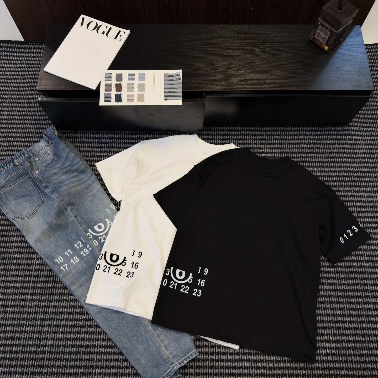 NO:848048,Margiela high-weight T-shirt is a high-end expression of minimalism. Heavy-weight pure cotton locks in warmth and is firm, soft to the touch and not easily deformed. The iconic logo is low-key embellishment, and the deconstructed aesthetics hides an edge. The loose-shoulder version has a full sense of relaxation, and is suitable for daily/commuting in high-end sizes M-3XL, masion margiela, tees, t-shirt,19860909马吉拉高克重T恤,极简主义的高阶表达. 重磅纯棉锁温挺括,触感软糯不易变形. 标志性logo低调点缀,解构美学暗藏锋芒. 宽松落肩版型,松弛感拉满,日常/通勤皆高级尺码M-3XL,,masion margiela,tees，t-shirt,,Men's clothing